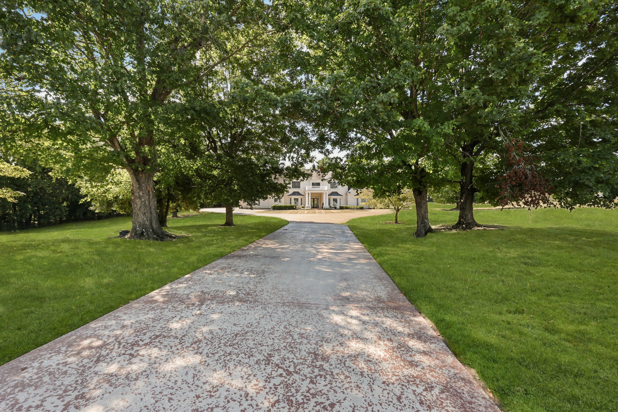 Clarksville, Tennessee, 37043, United States, 4 Bedrooms Bedrooms, ,4 BathroomsBathrooms,Residential,For Sale,1980790