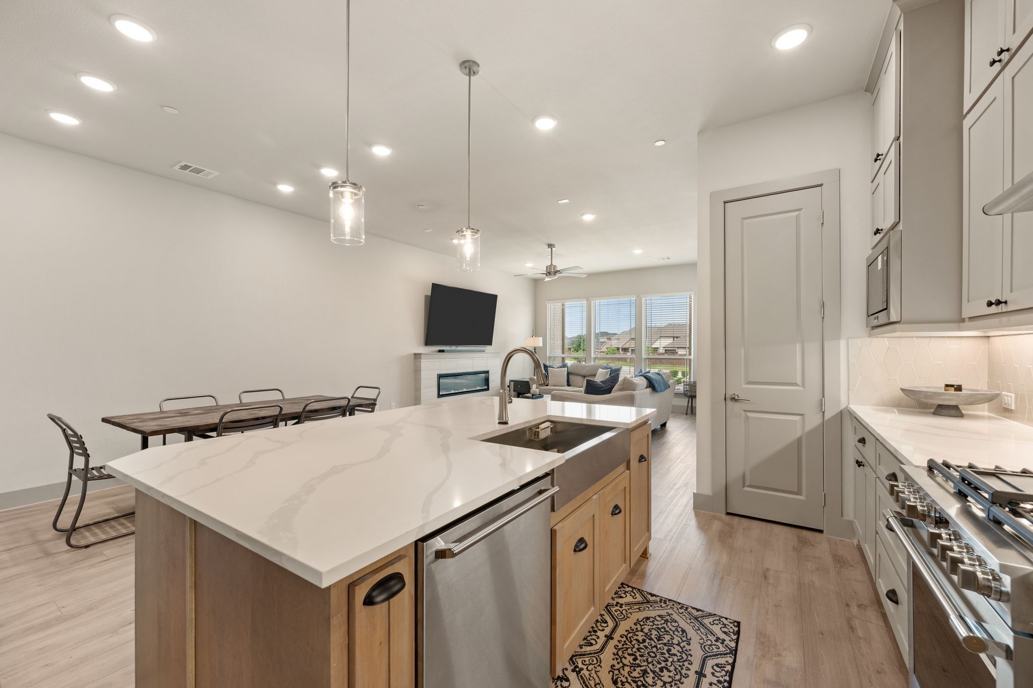  Modern Luxury Meets Effortless Living at The Abbey At Mercer Crossing - 物件實景