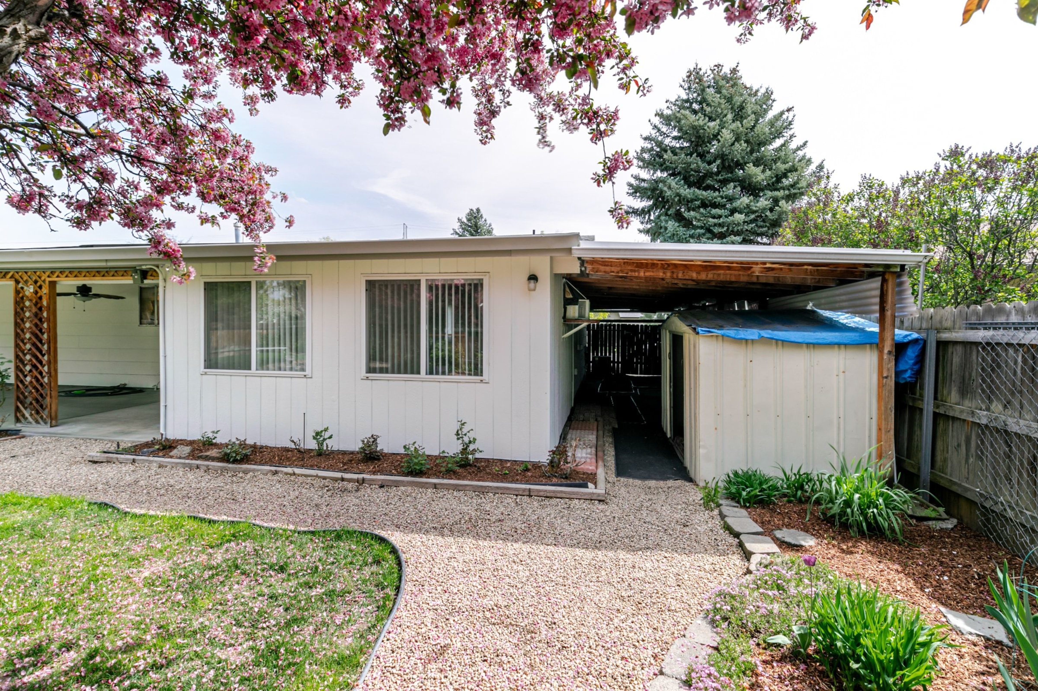  Parklike Yard With 3 Bedroom 2 Bath Home - 物件實景