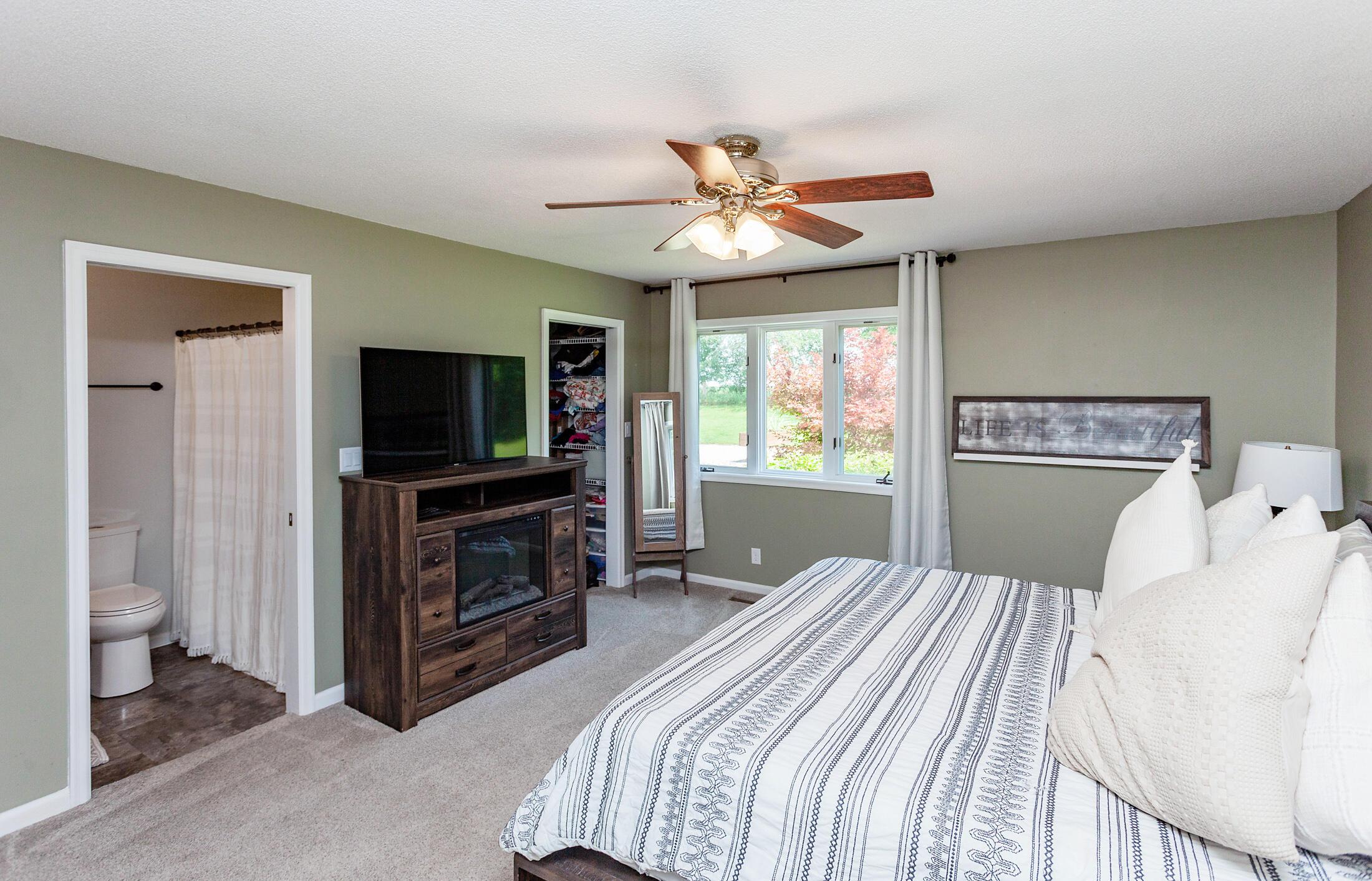 Kelley, Iowa, 50134, United States, 4 Bedrooms Bedrooms, ,2 BathroomsBathrooms,Residential,For Sale,1984612