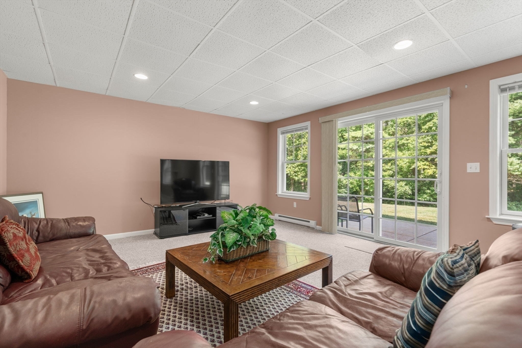 Kingston, Massachusetts, 02364, United States, 2 Bedrooms Bedrooms, ,3 BathroomsBathrooms,Residential,For Sale,1932418