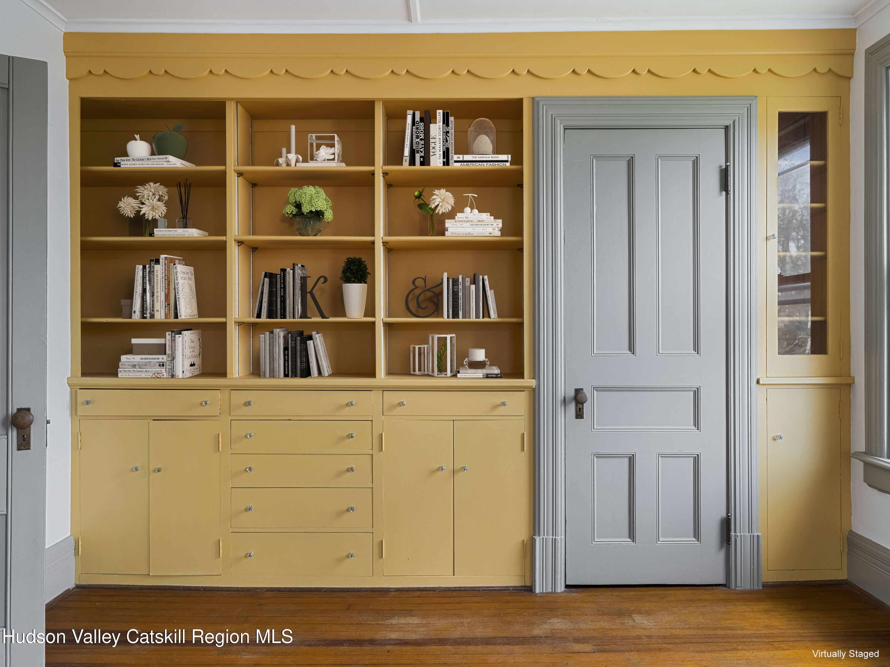 Red Hook, New York, 12571, United States, 4 Bedrooms Bedrooms, ,3 BathroomsBathrooms,Residential,For Sale,2000518