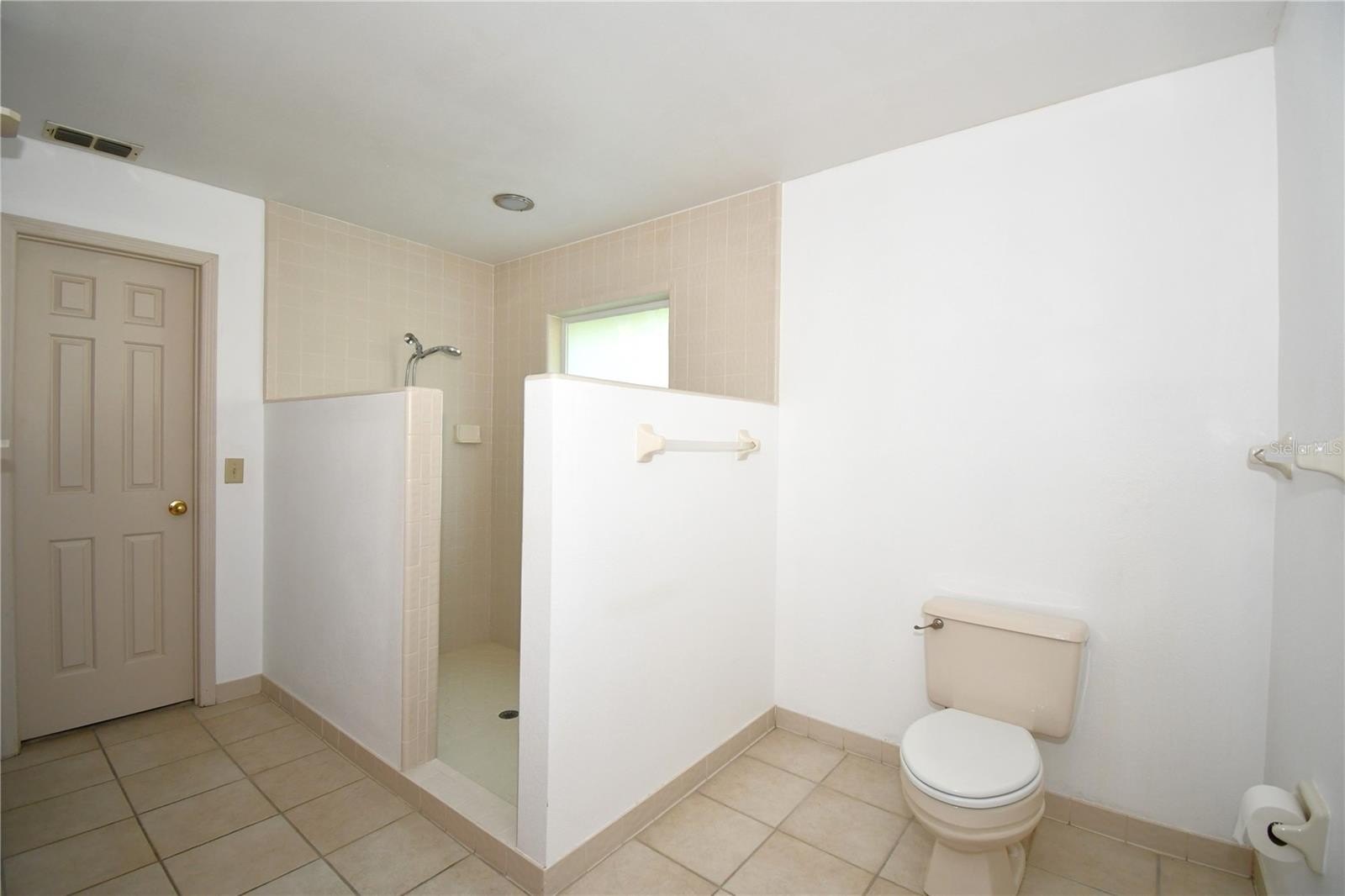 MOUNT DORA, Florida, 32757, United States, 3 Bedrooms Bedrooms, ,2 BathroomsBathrooms,Residential,For Sale,1975805