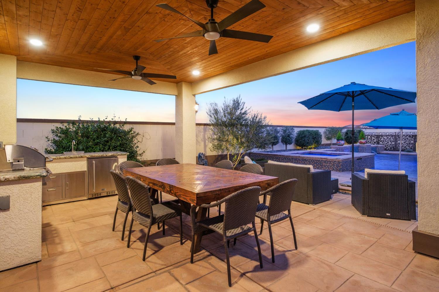 Clovis, California, 93619, United States, 6 Bedrooms Bedrooms, ,4 BathroomsBathrooms,Residential,For Sale,2005151