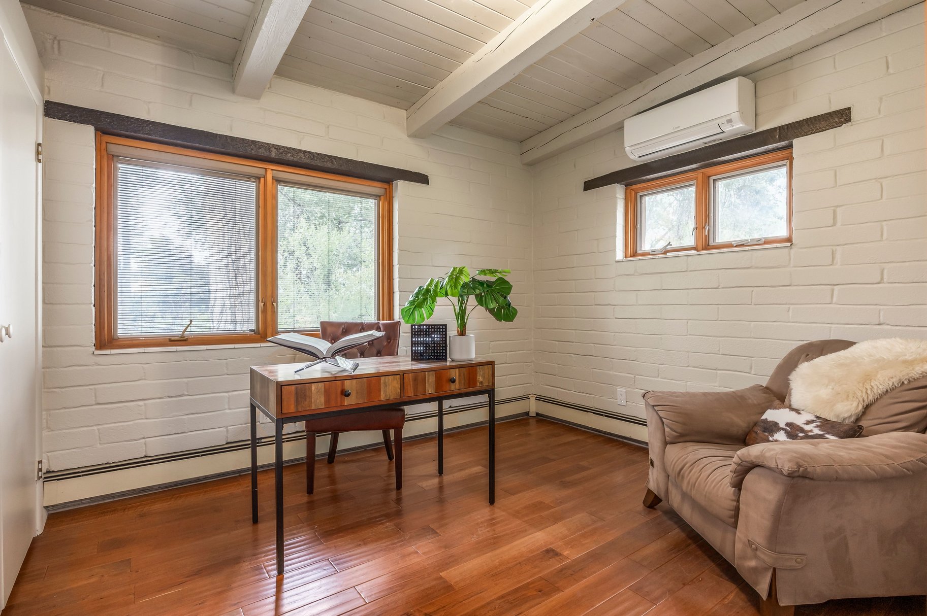  Mid Century Modern Home on a 1/2 Acre Lot - 物件實景