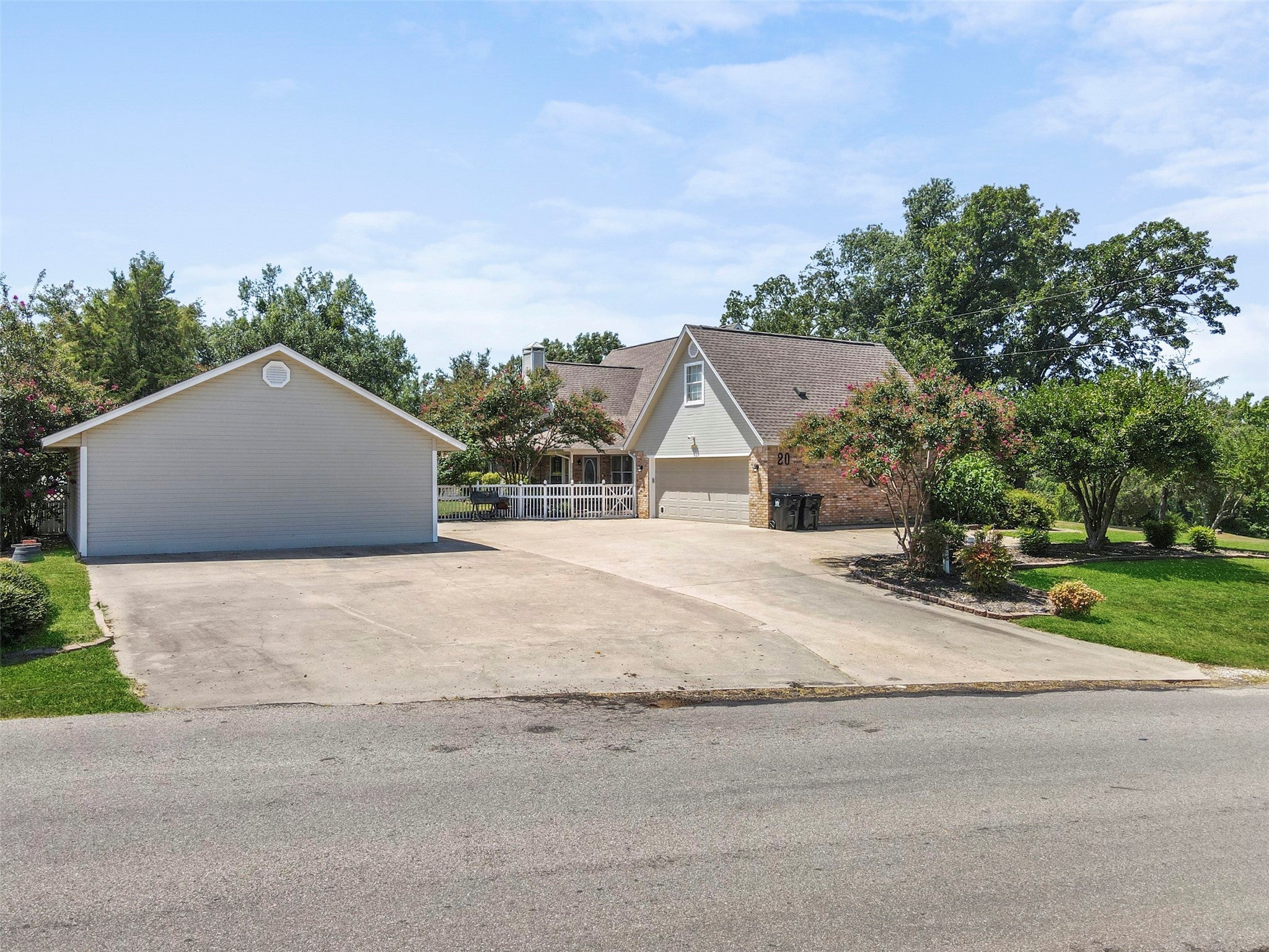 Sulphur Springs, Texas, 75482, United States, 3 Bedrooms Bedrooms, ,3 BathroomsBathrooms,Residential,For Sale,1907835