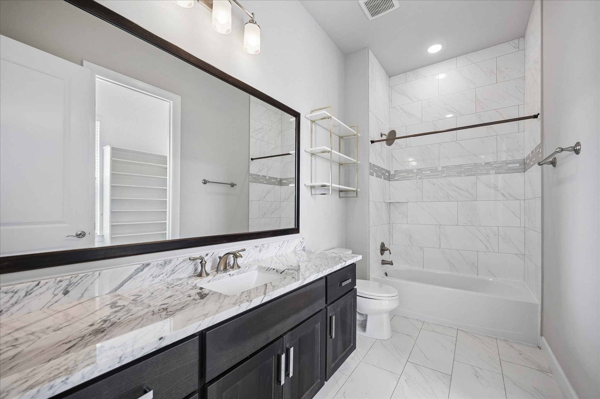  3606 Somerset York Lane - 物件實景