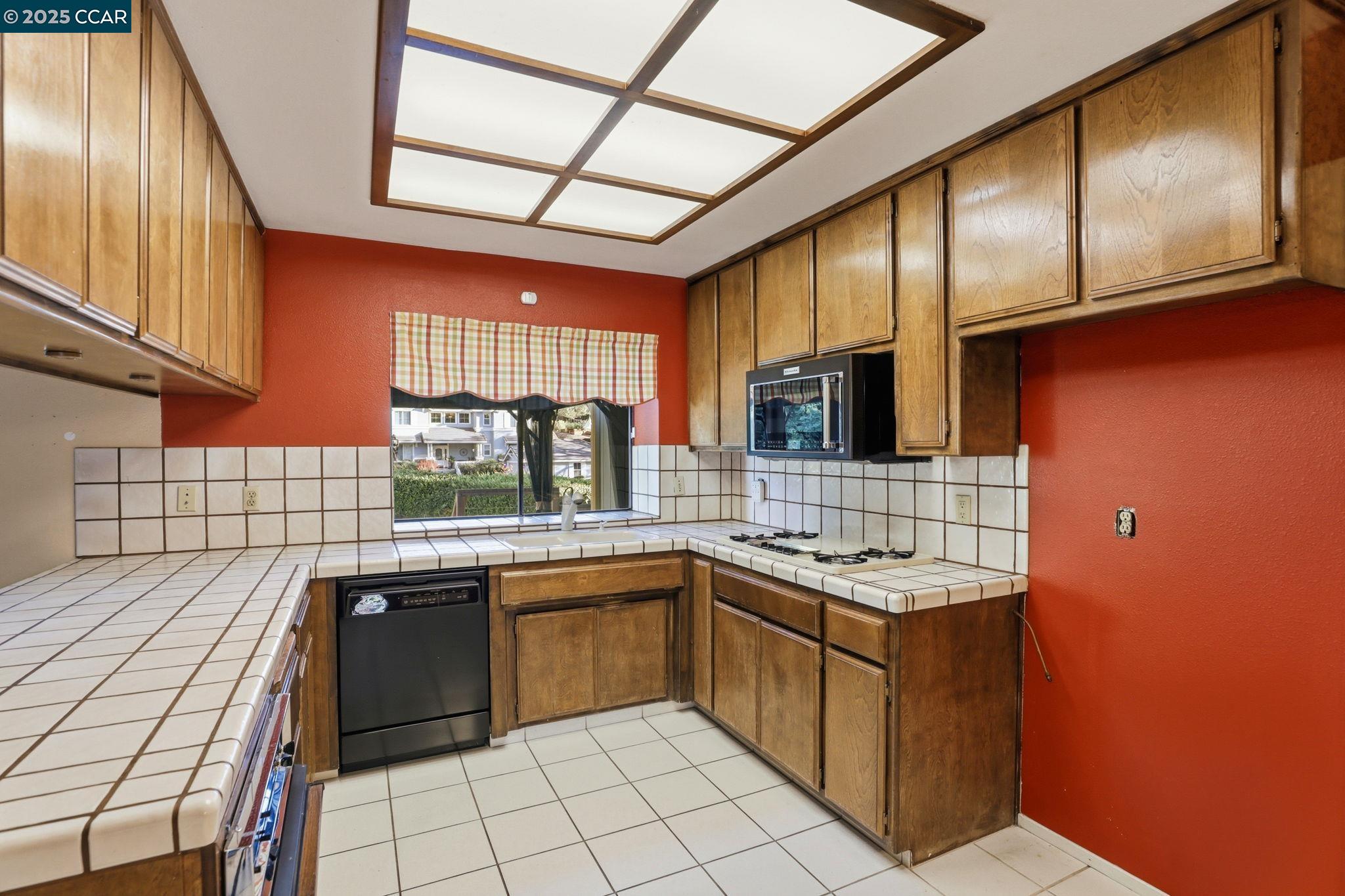 El Dorado Hills, California, 95762, United States, 4 Bedrooms Bedrooms, ,3 BathroomsBathrooms,Residential,For Sale,1988209