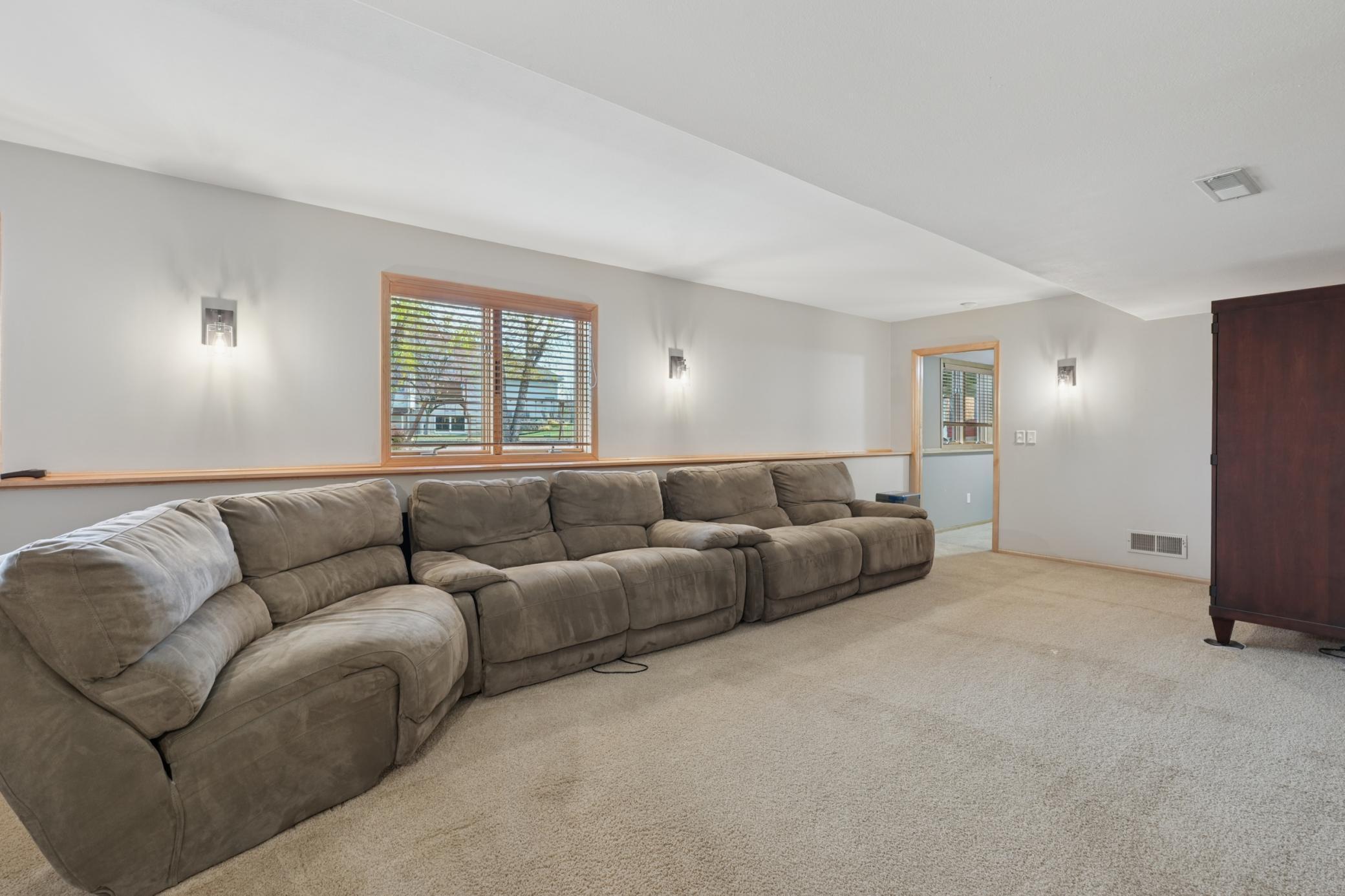 Lino Lakes, Minnesota, 55038, United States, 5 Bedrooms Bedrooms, ,3 BathroomsBathrooms,Residential,For Sale,1988169