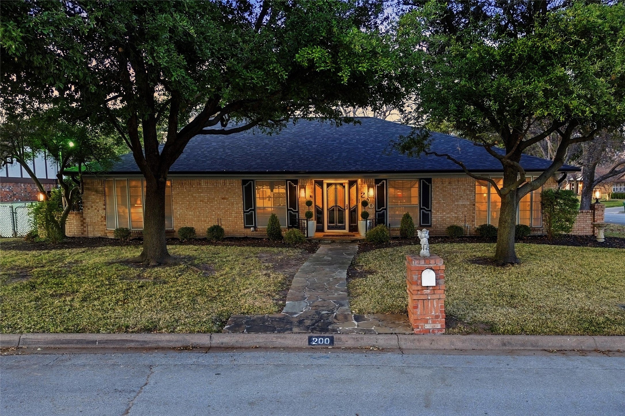 Hurst, Texas, 76054, United States, 4 Bedrooms Bedrooms, ,3 BathroomsBathrooms,Residential,For Sale,2024676