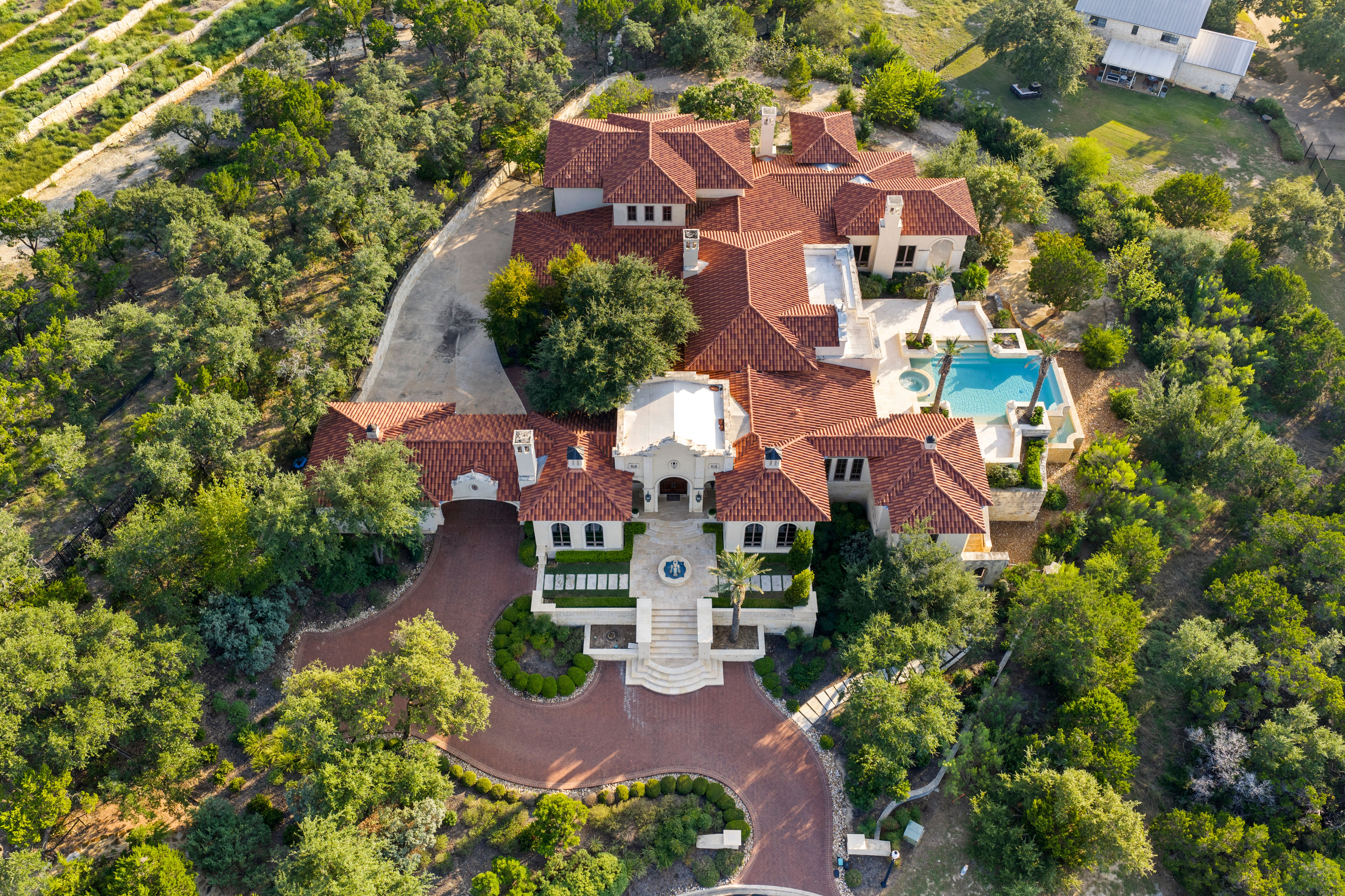  Mediterranean Style Estate in The Dominion - 物件實景