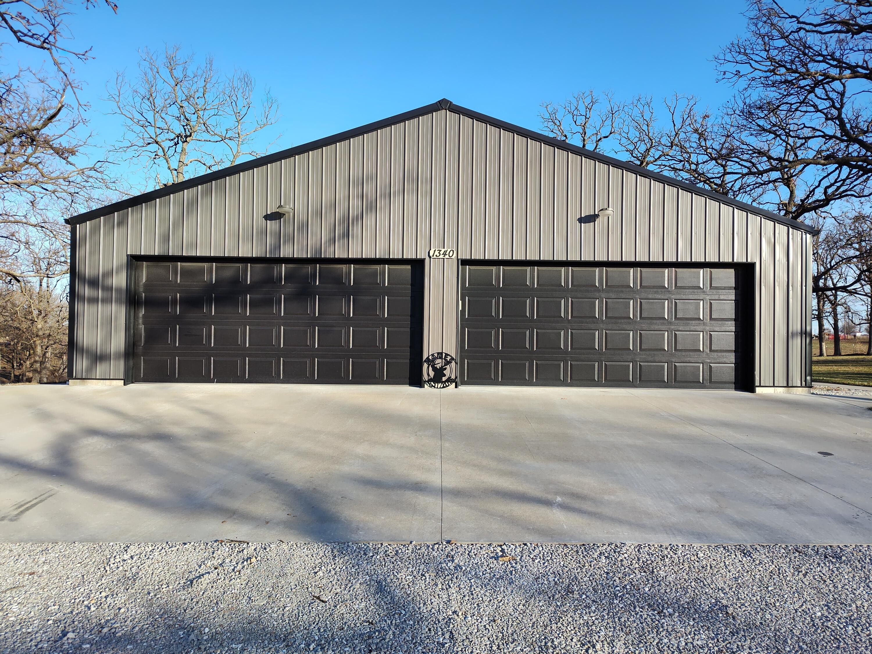 Bolivar, Missouri, 65613, United States, 2 Bedrooms Bedrooms, ,3 BathroomsBathrooms,Residential,For Sale,1975211