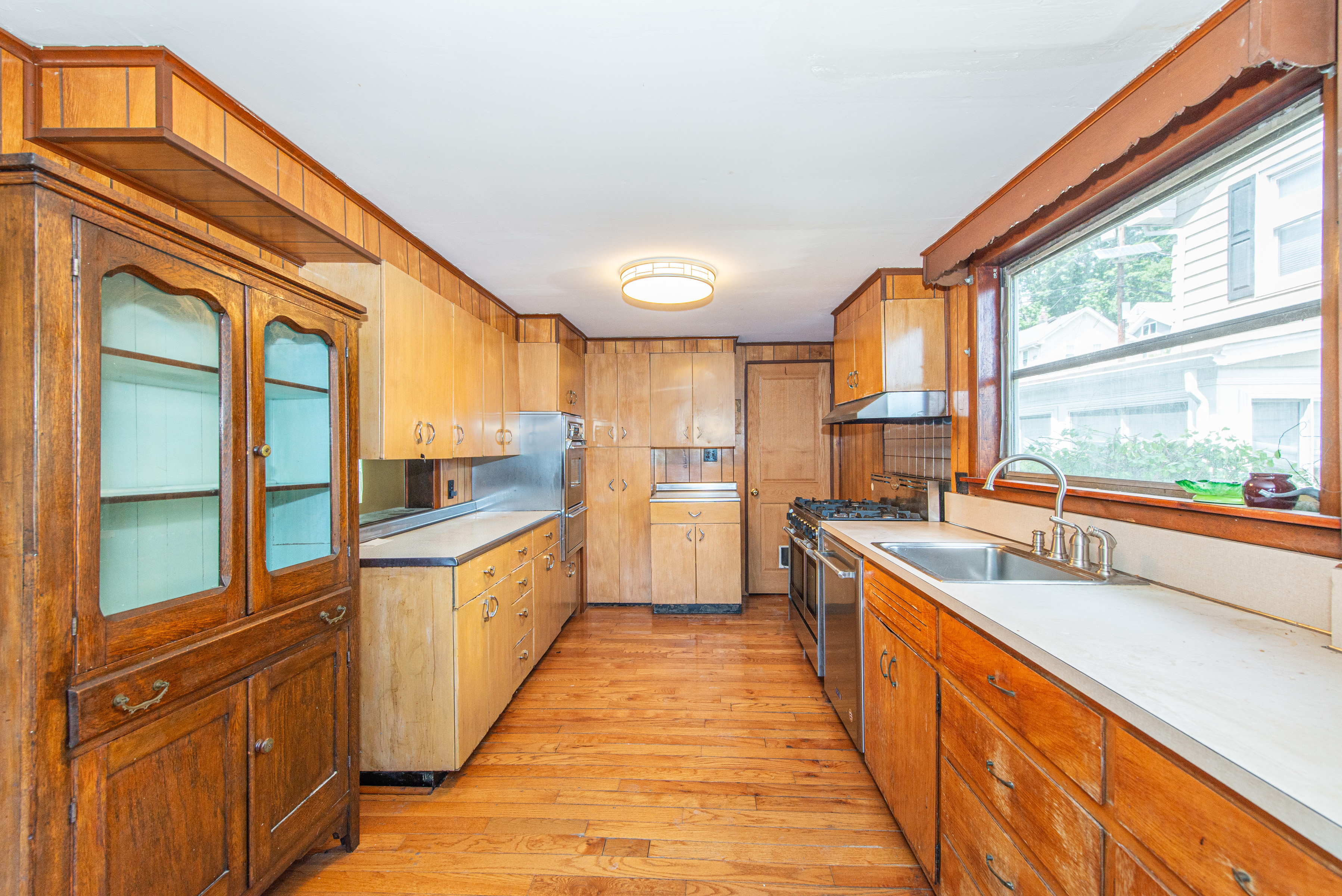 Nutley, New Jersey, 07110, United States, 3 Bedrooms Bedrooms, ,2 BathroomsBathrooms,Residential,For Sale,1935440