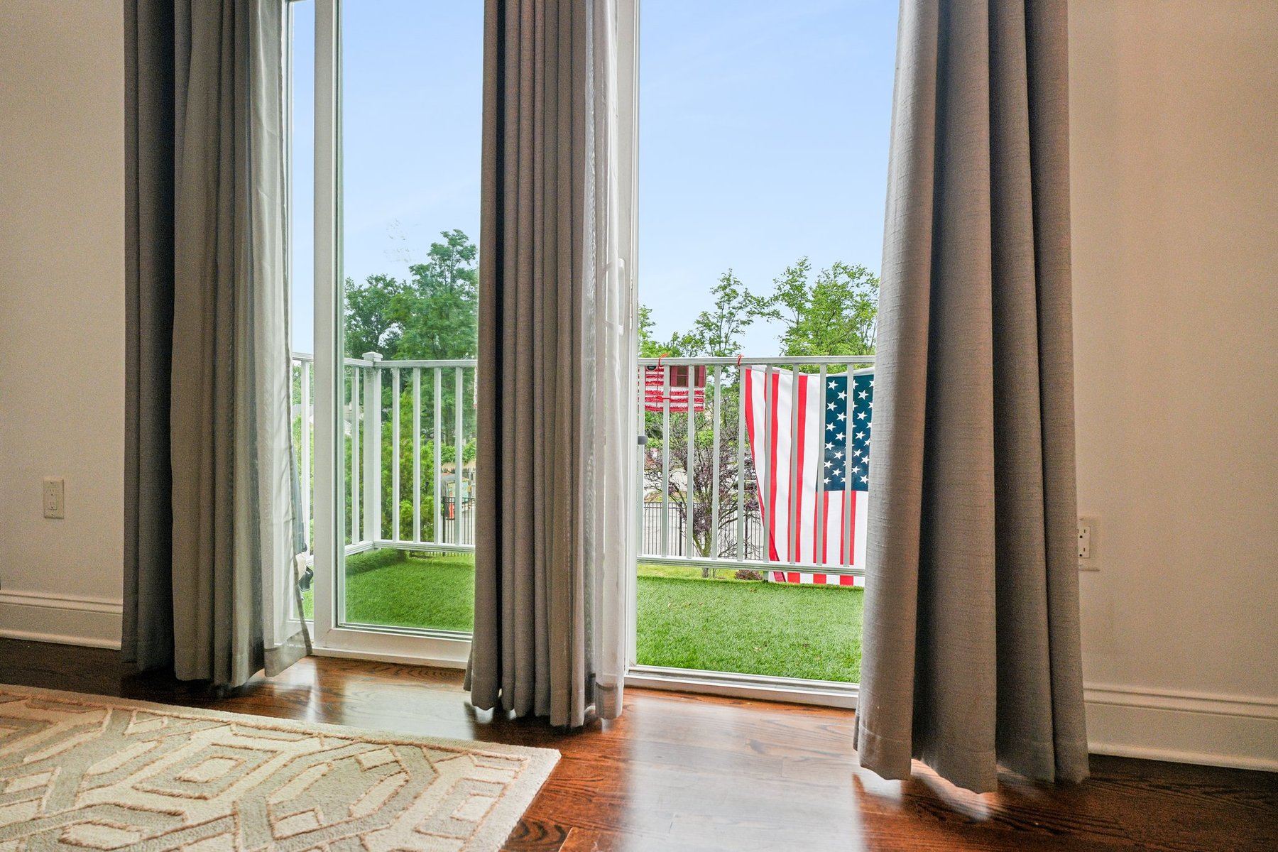  ?Steven Court Community? Meticulously Maintained Top to Bottom Townhome - 物件實景