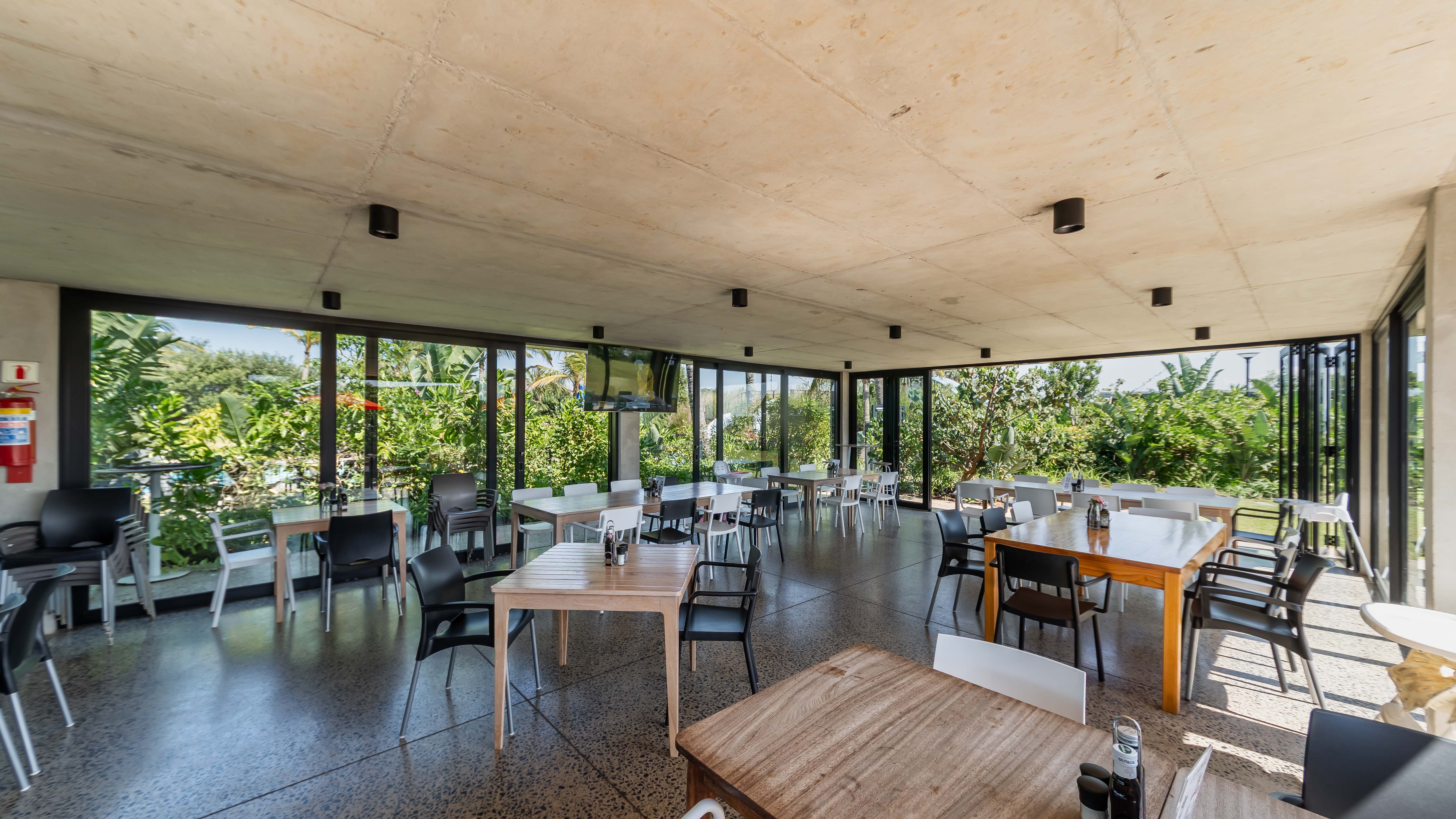  Luxury Single-Level Residence with Panoramic Sea Views in Salta Estate - 物件實景