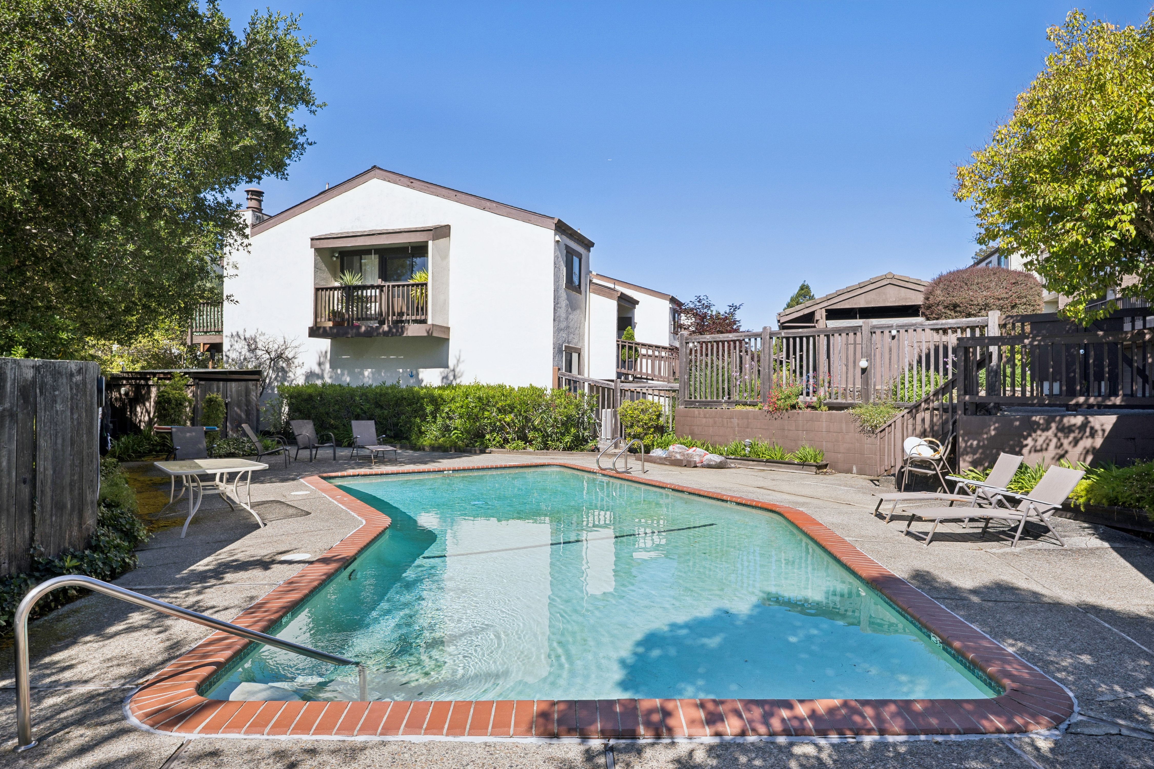  Spacious Greenbrae Townhome - 物件實景