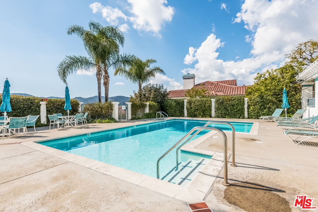 Pacific Palisades, California, 90272, United States, 2 Bedrooms Bedrooms, ,2 BathroomsBathrooms,Residential,For Sale,1991274