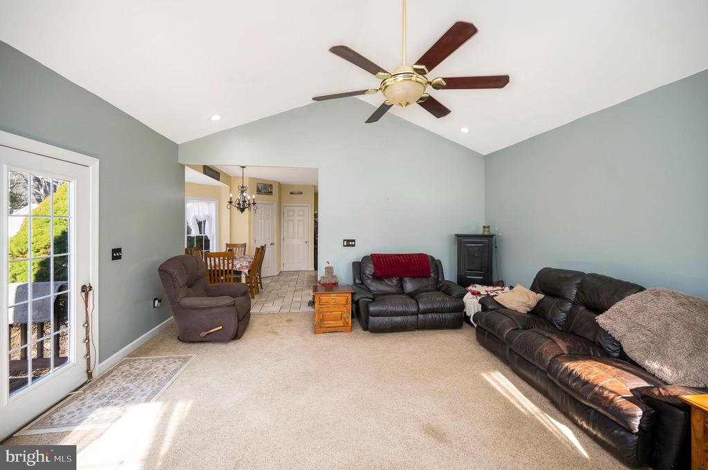 Sumerduck, Virginia, 22742, United States, 4 Bedrooms Bedrooms, ,5 BathroomsBathrooms,Residential,For Sale,2048793