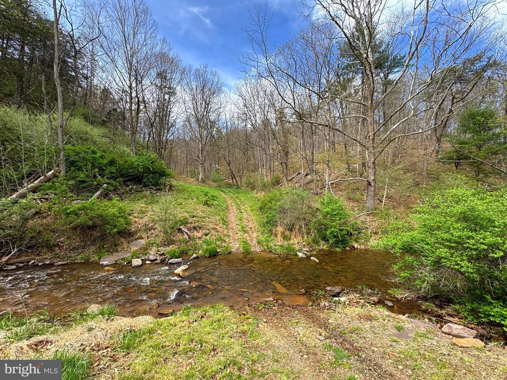 RIO, West Virginia, 26755, United States, 4 Bedrooms Bedrooms, ,2 BathroomsBathrooms,Residential,For Sale,1793735