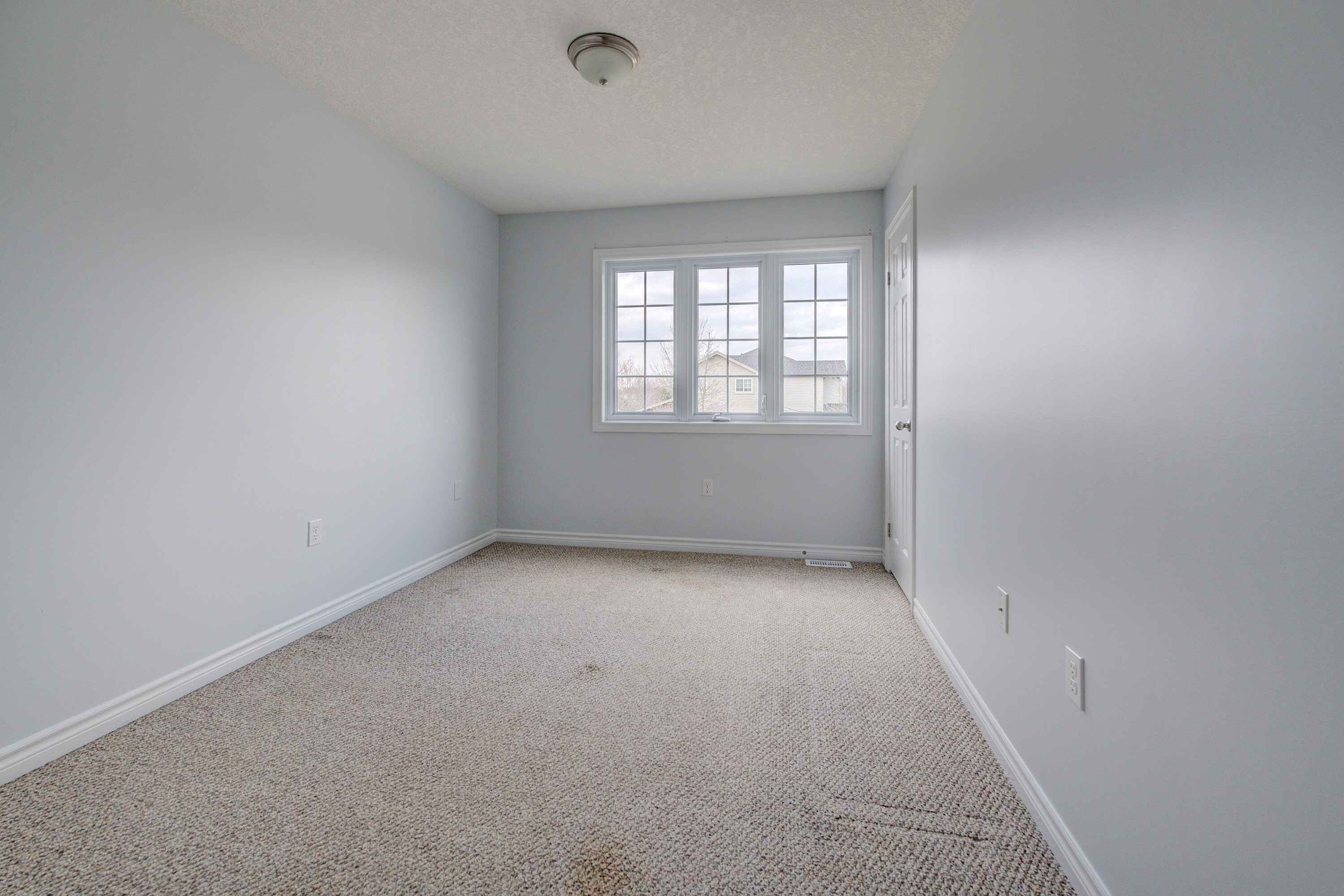  Freehold Townhouse in Waterloo - 物件實景