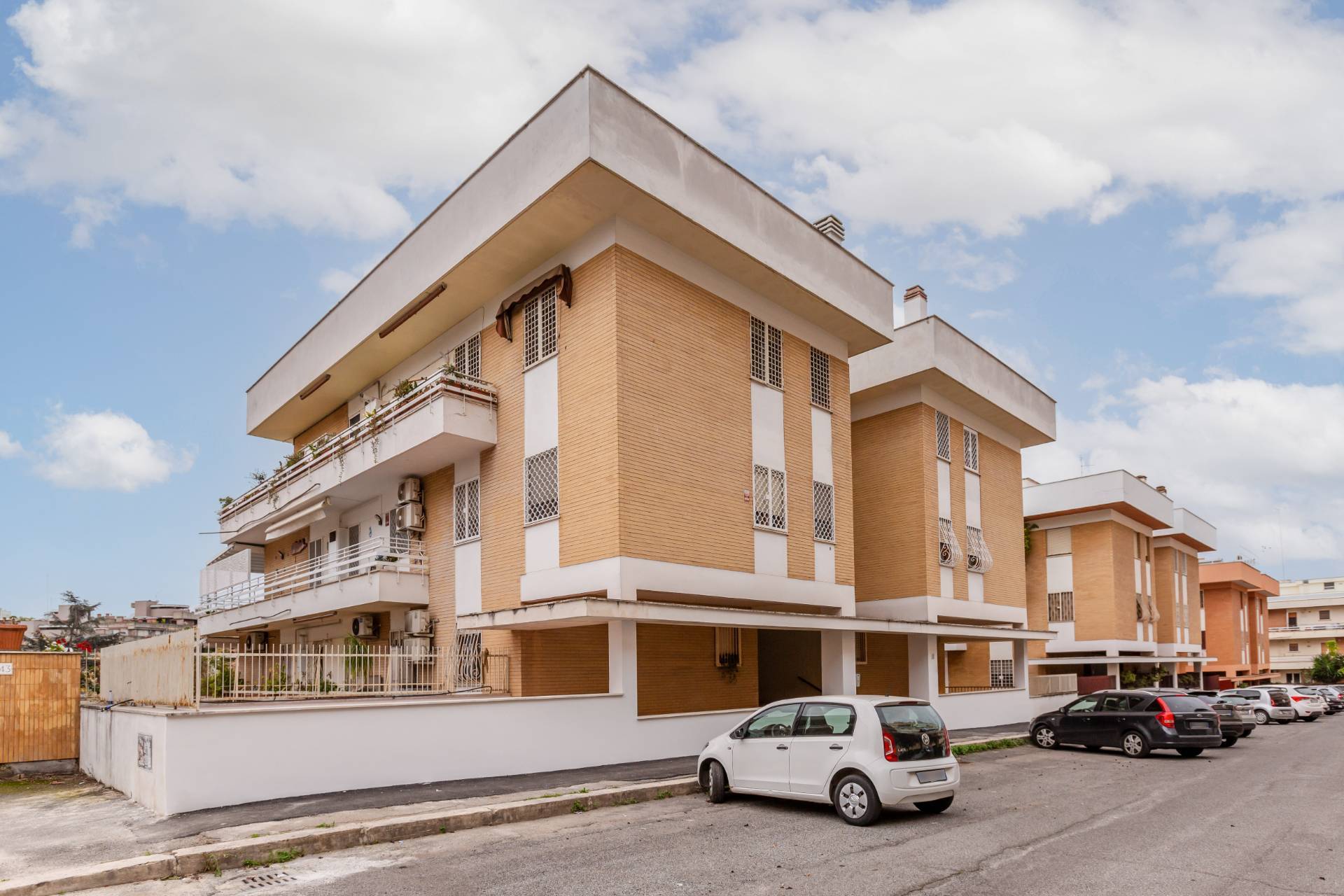 Roma, Roma, 00100, IT, 5 Bedrooms Bedrooms, ,3 BathroomsBathrooms,Residential,For Sale,1738705
