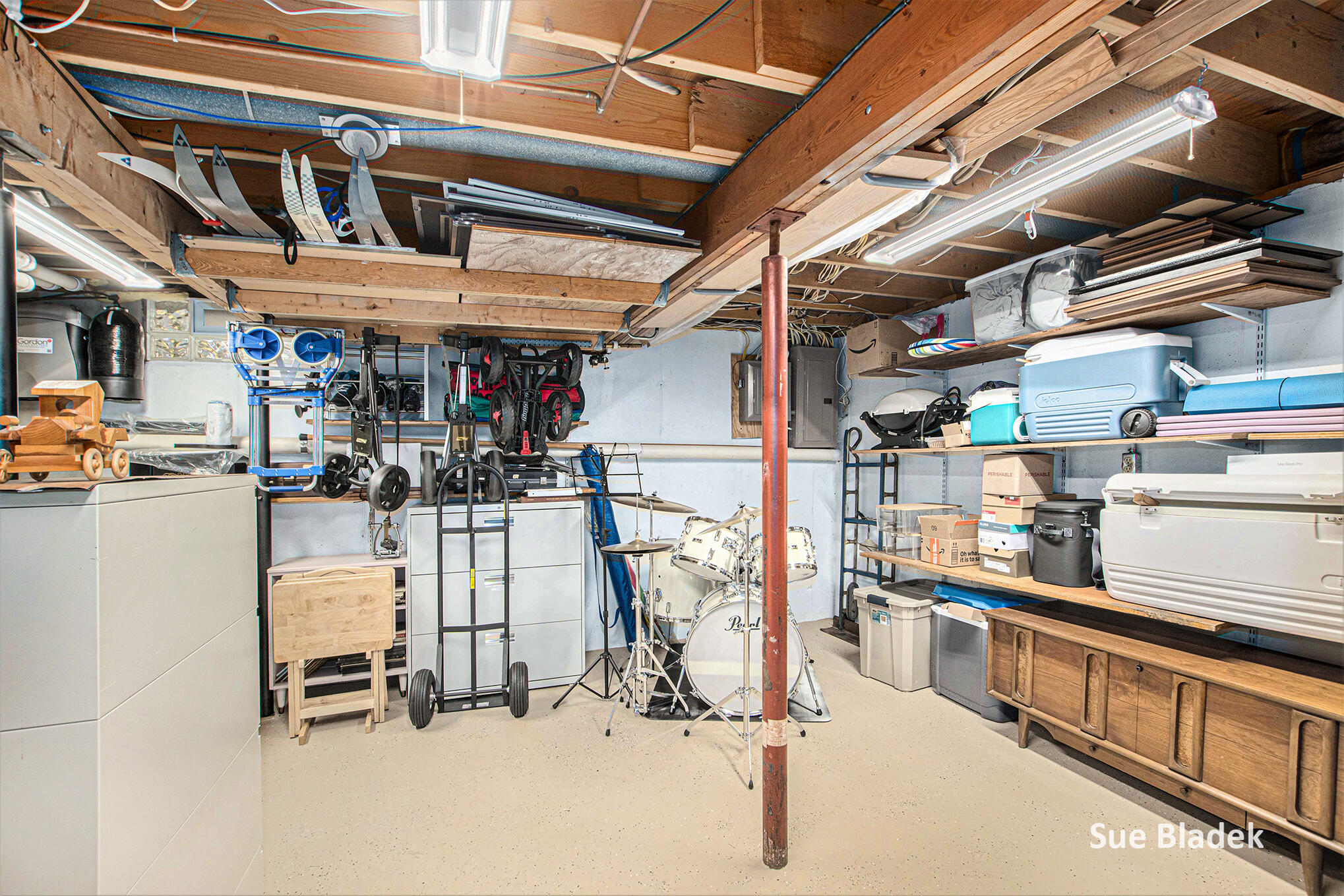 Holland, Michigan, 49424, United States, 3 Bedrooms Bedrooms, ,3 BathroomsBathrooms,Residential,For Sale,1989003