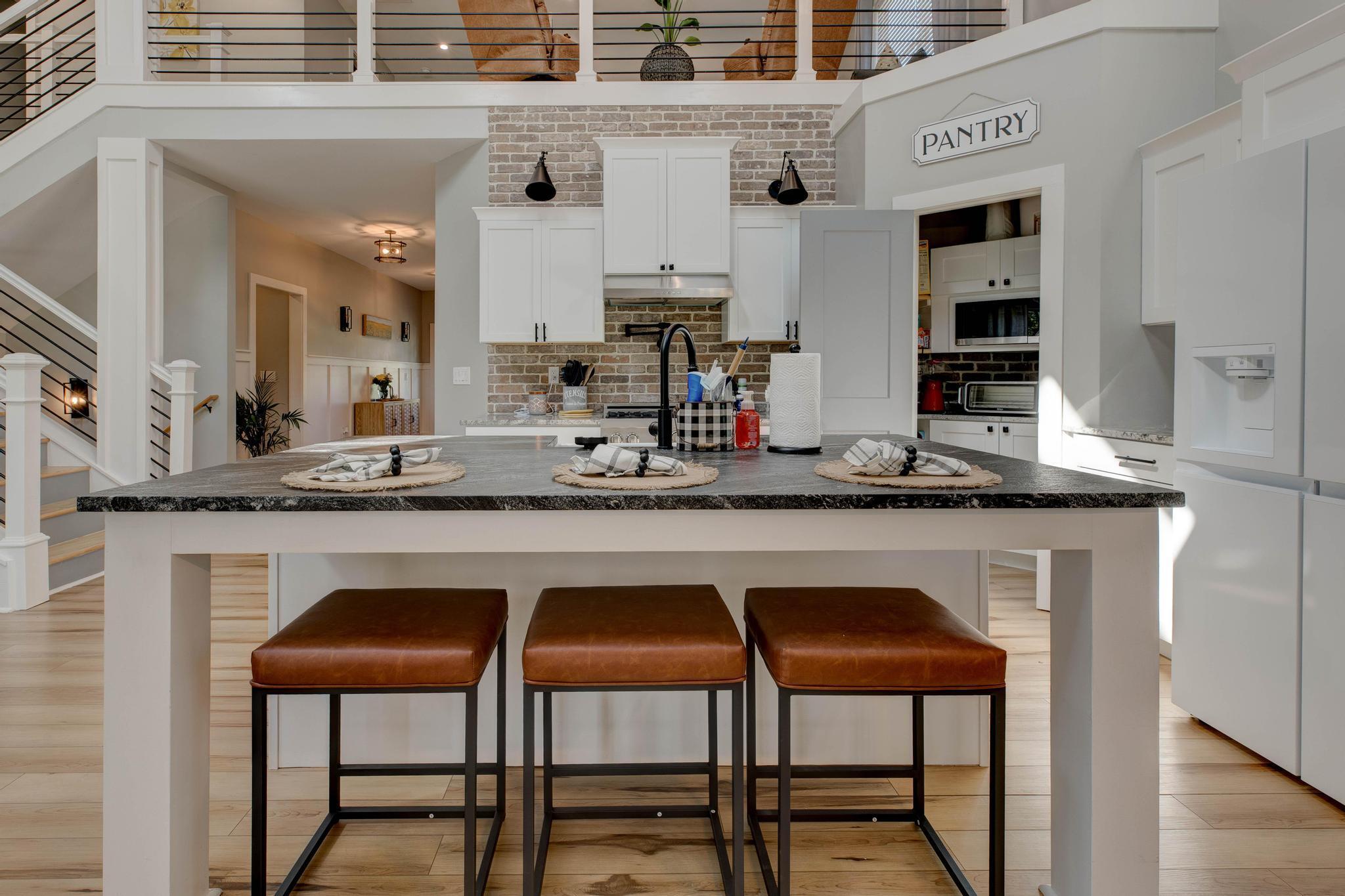 Richmond, Kentucky, 40475, United States, 4 Bedrooms Bedrooms, ,6 BathroomsBathrooms,Residential,For Sale,1971513