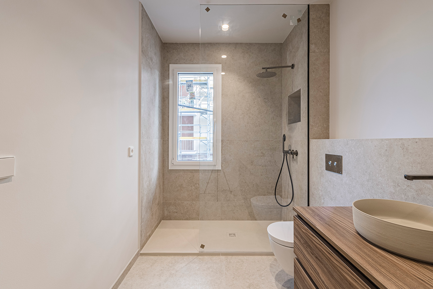  Fantastic renovated flat with large garden at the living room level - 物件實景