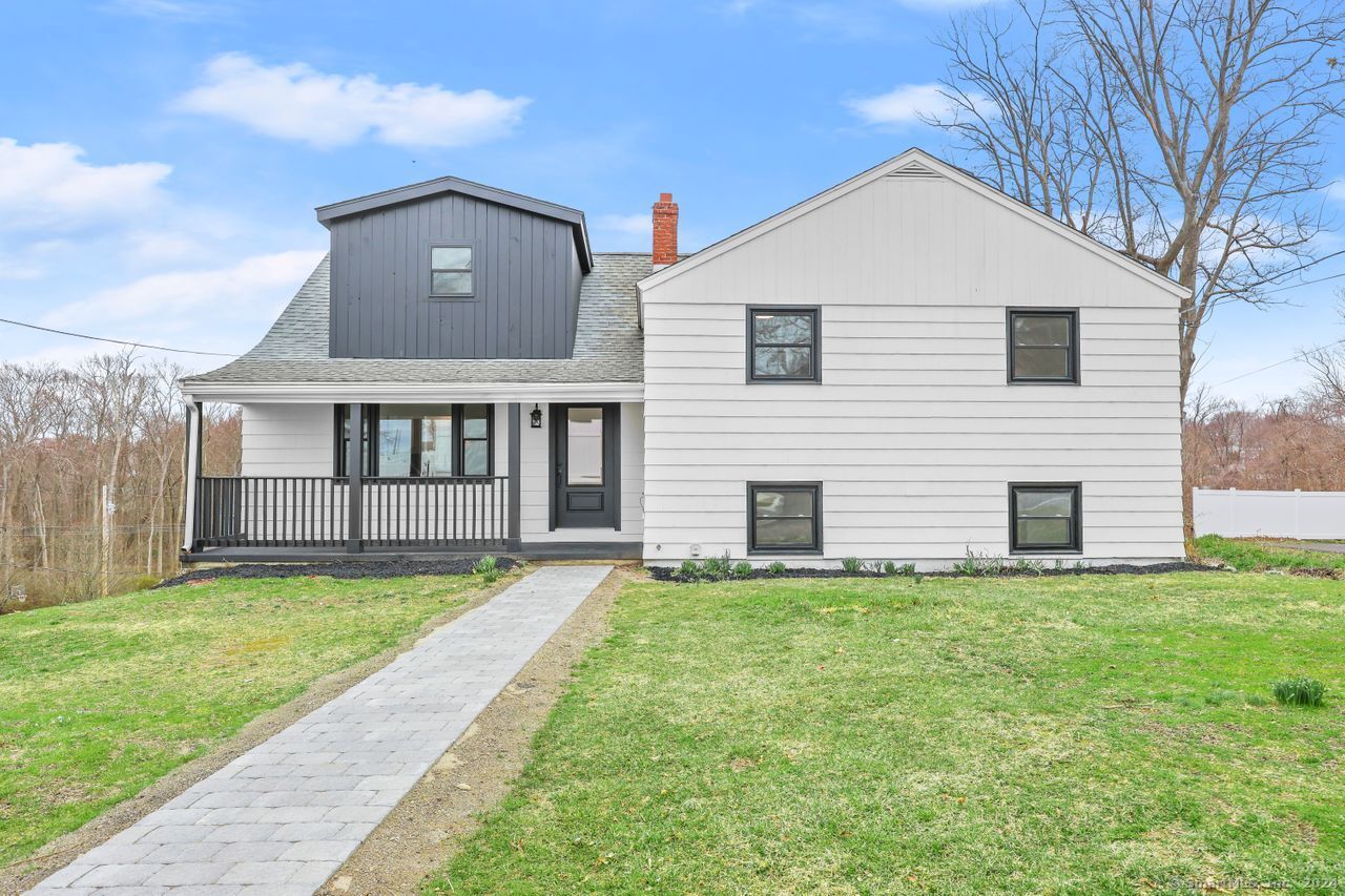 Milford, Connecticut, 06460, United States, 5 Bedrooms Bedrooms, ,3 BathroomsBathrooms,Residential,For Sale,1913239