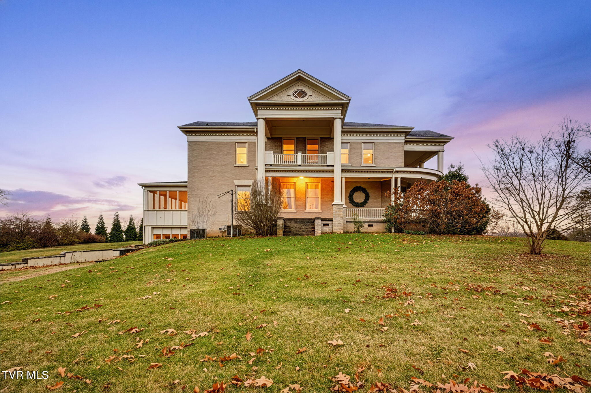 Bristol, Tennessee, 37620, United States, 4 Bedrooms Bedrooms, ,5 BathroomsBathrooms,Residential,For Sale,2005262