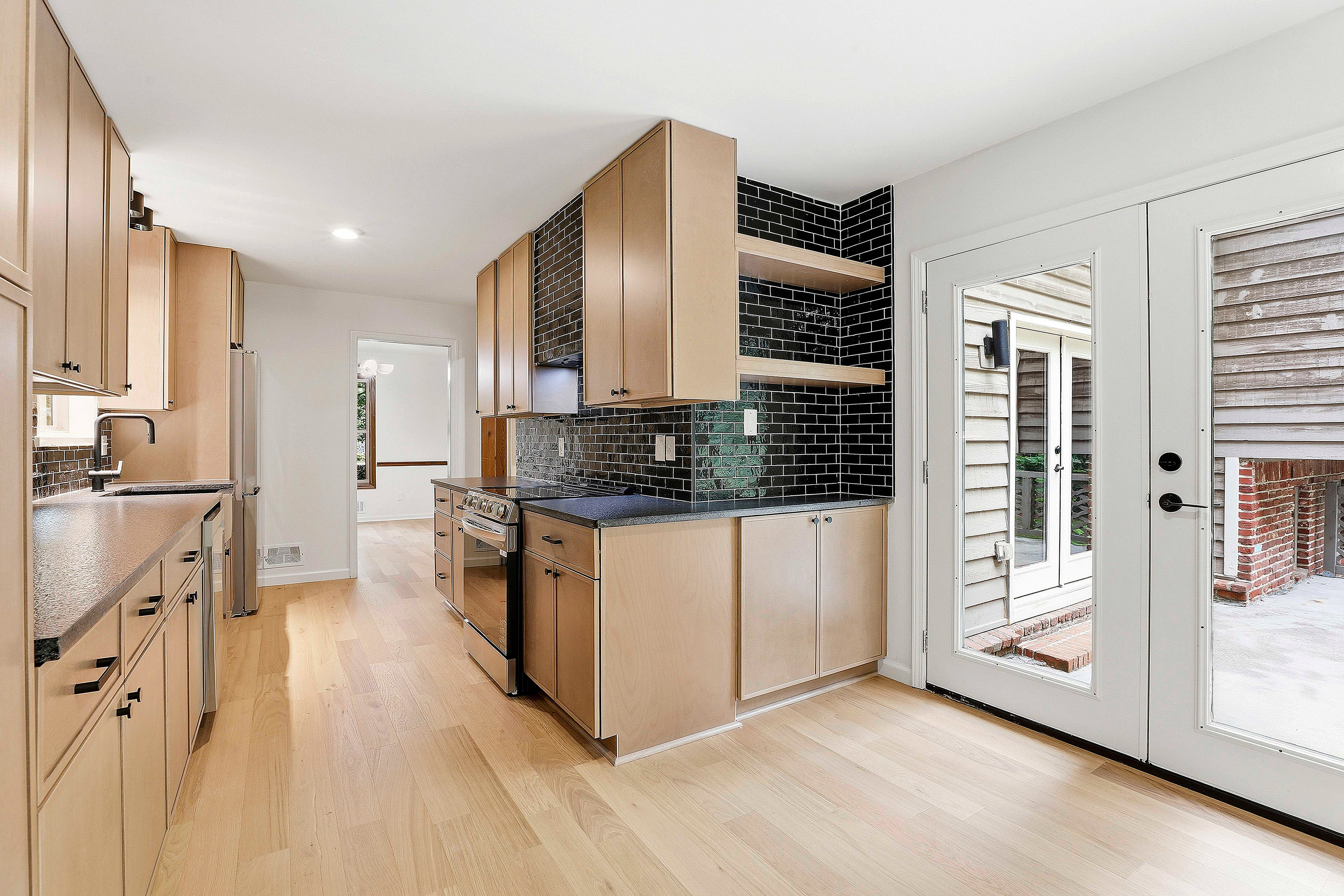  Picture Perfect Home Embodies Mid-century Elegance and Charm - 物件實景