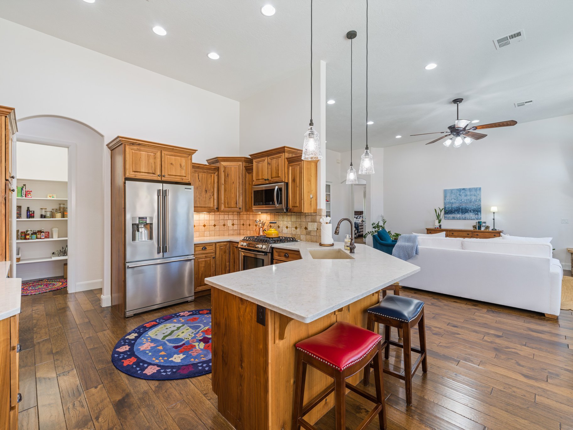  Single-Level Living with Private Pool & Rare 6-Car Garage in Green Springs - 物件實景