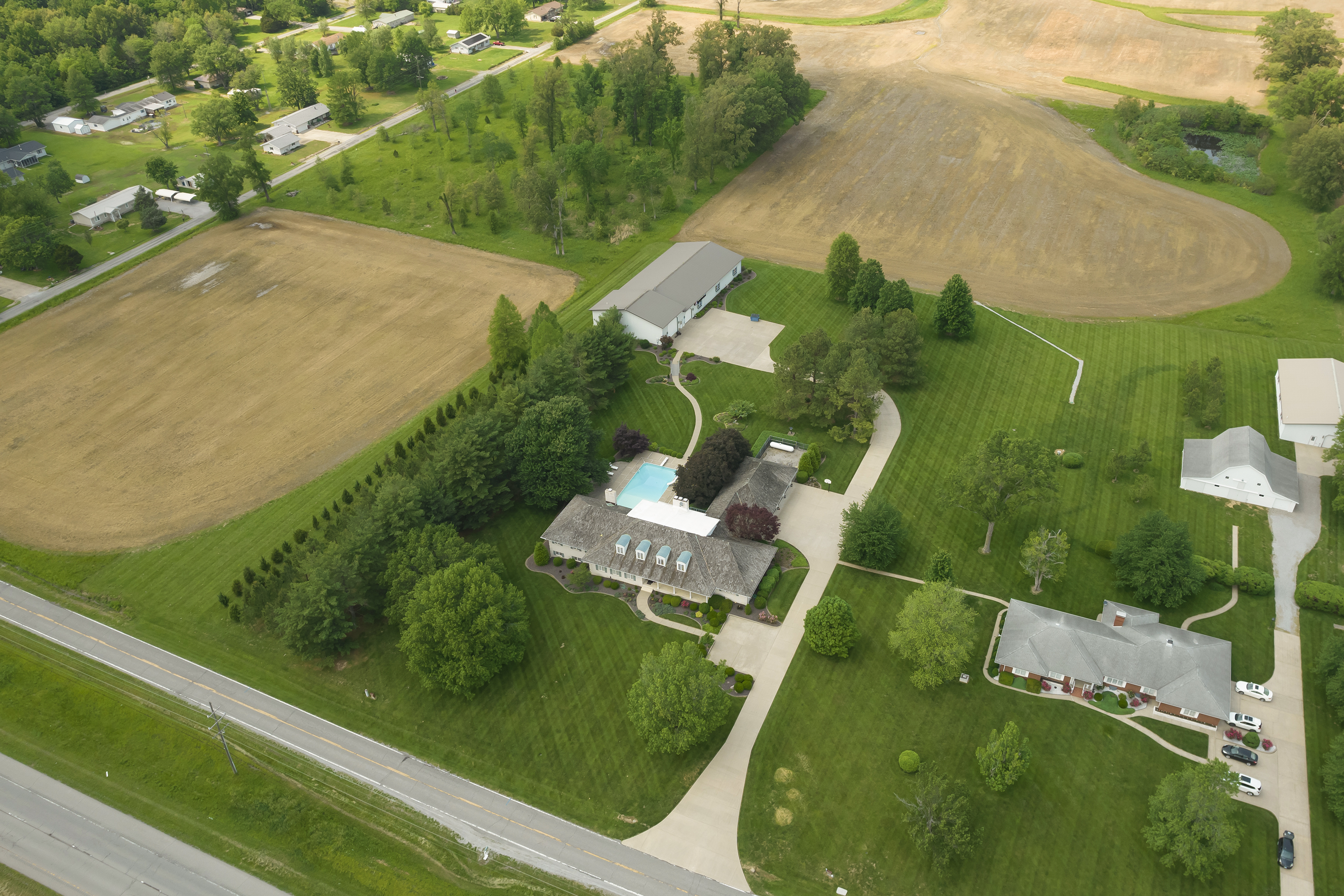 Marion, Illinois, 62959, United States, 7 Bedrooms Bedrooms, ,7 BathroomsBathrooms,Residential,For Sale,1979062