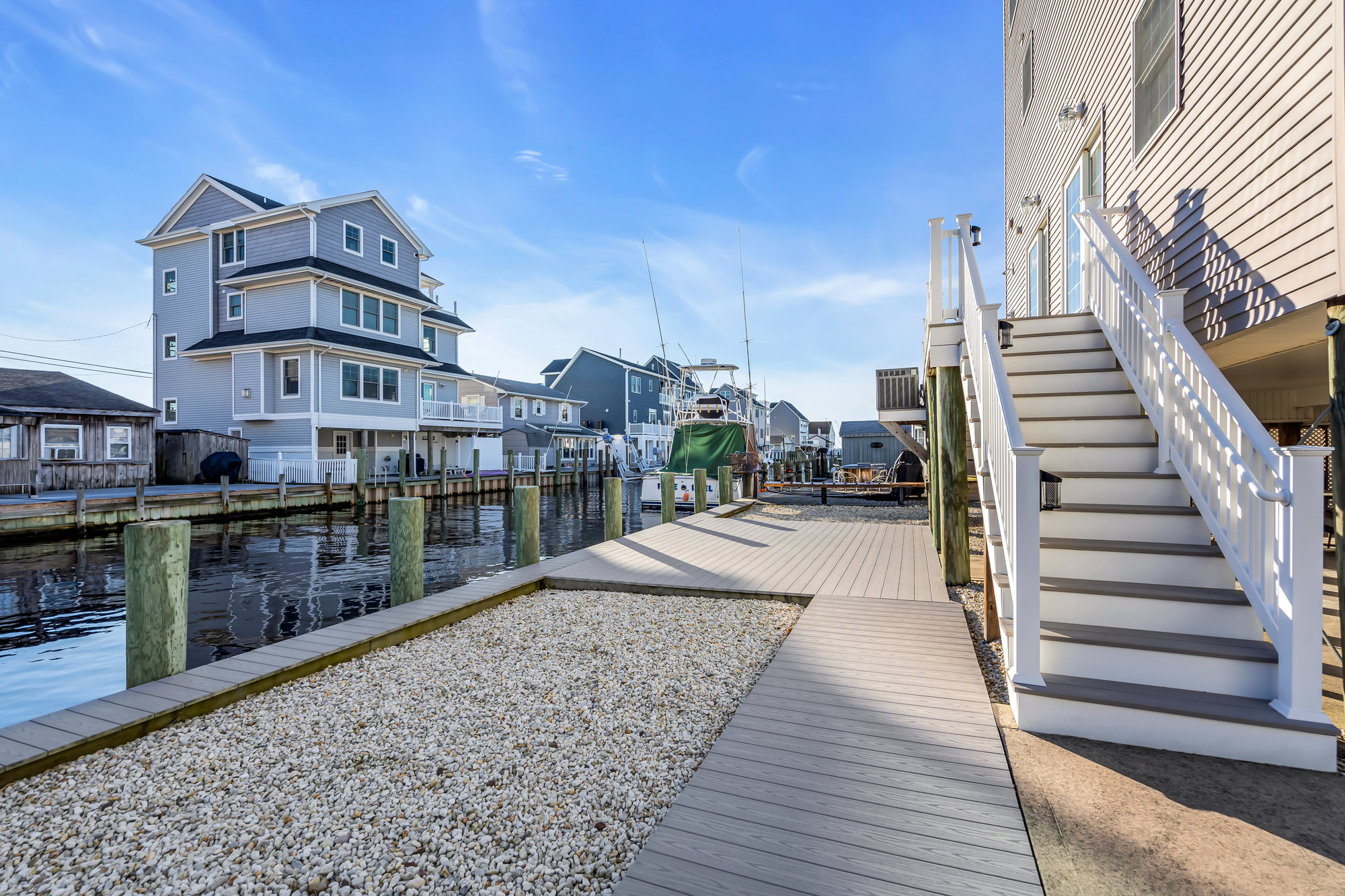  lagoon-front haven in sunset manor where  waterviews grace every room - 物件實景