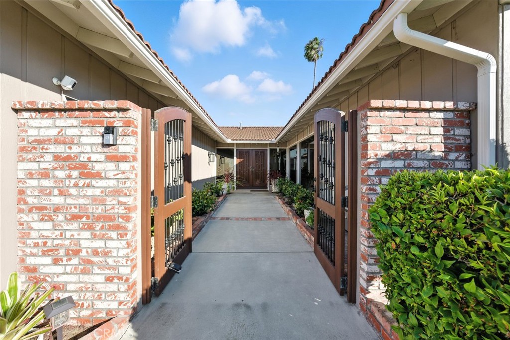 Huntington Beach, California, 92649, United States, 3 Bedrooms Bedrooms, ,2 BathroomsBathrooms,Residential,For Sale,1901956