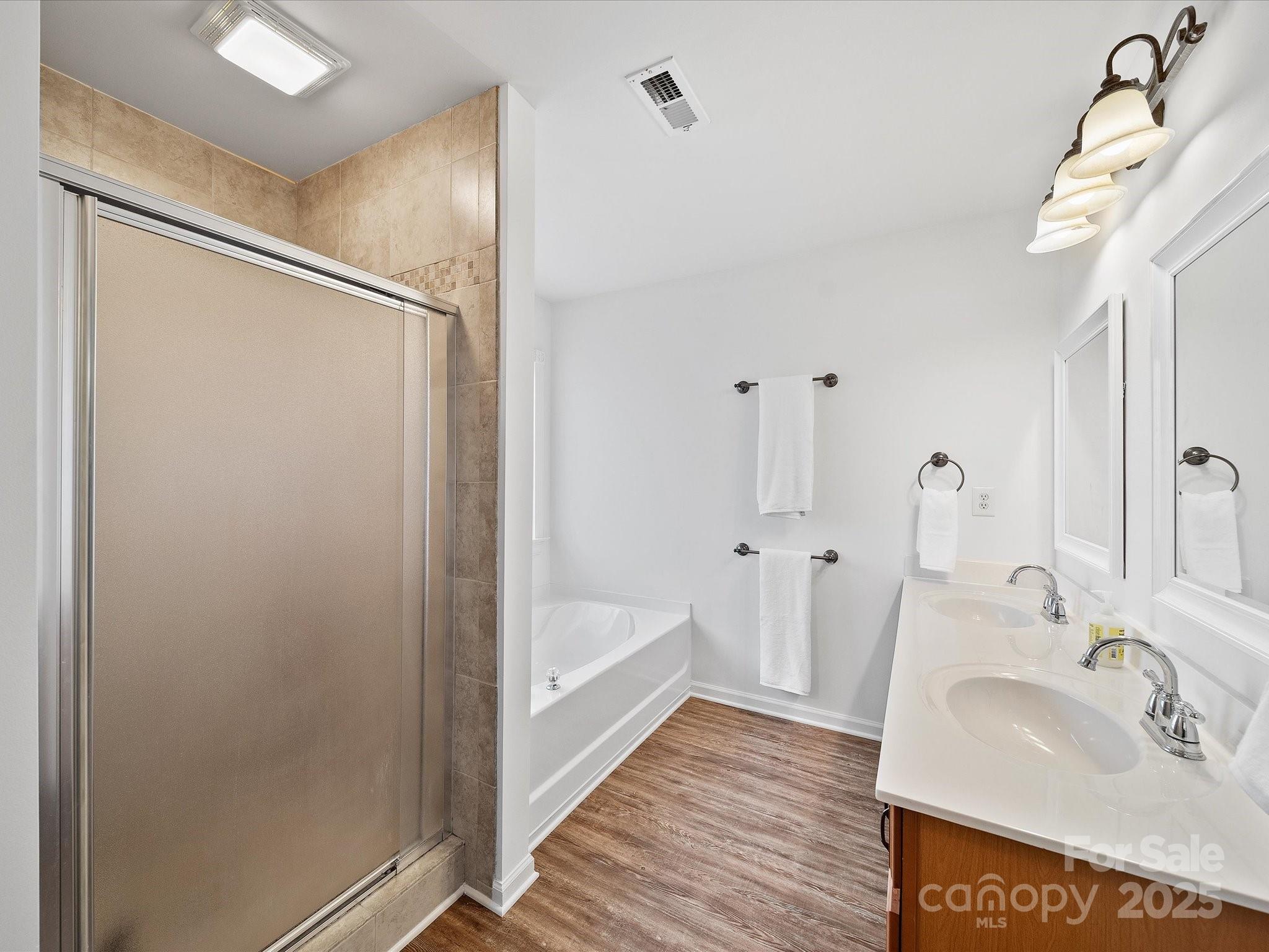 Matthews, North Carolina, 28105, United States, 4 Bedrooms Bedrooms, ,3 BathroomsBathrooms,Residential,For Sale,1865388