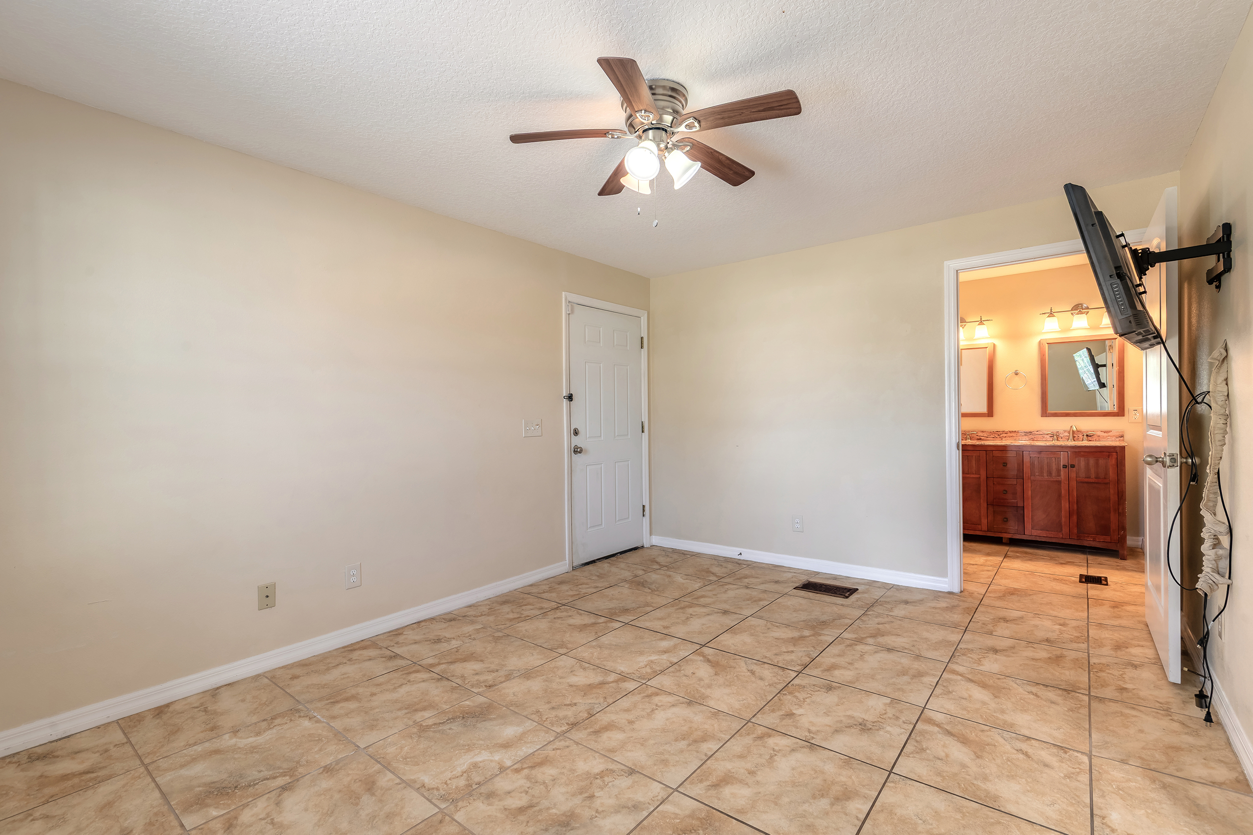 Daytona Beach, Florida, 32118, United States, 5 Bedrooms Bedrooms, ,3 BathroomsBathrooms,Residential,For Sale,1982545