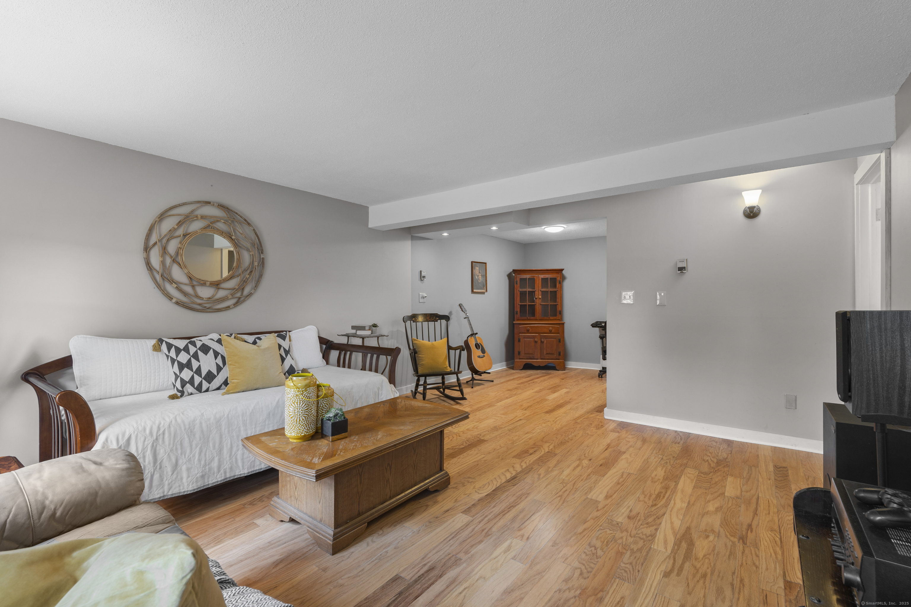 Newtown, Connecticut, 06482, United States, 3 Bedrooms Bedrooms, ,2 BathroomsBathrooms,Residential,For Sale,1962604