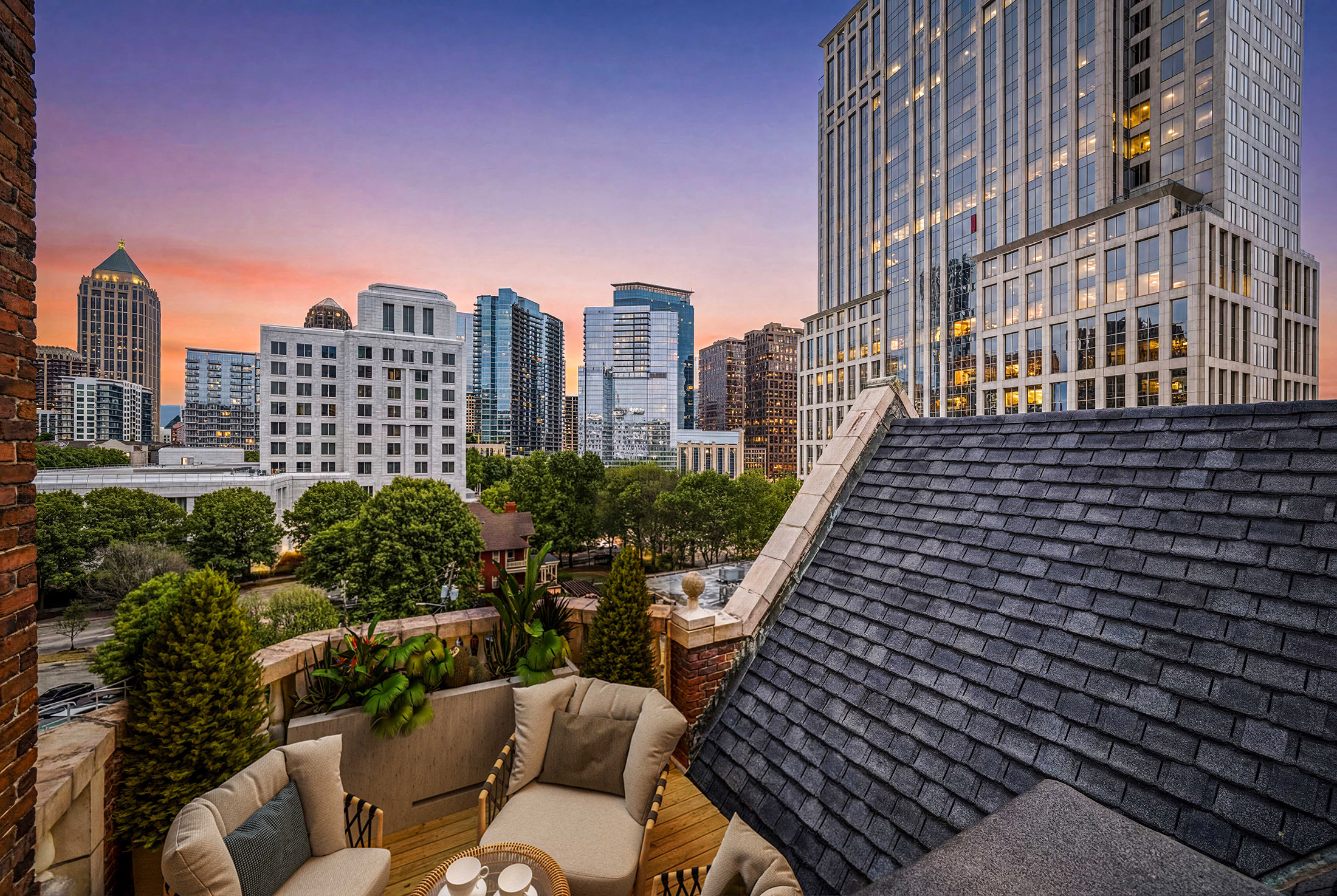  Two-Story Penthouse with Sweeping Skyline Views - 物件實景