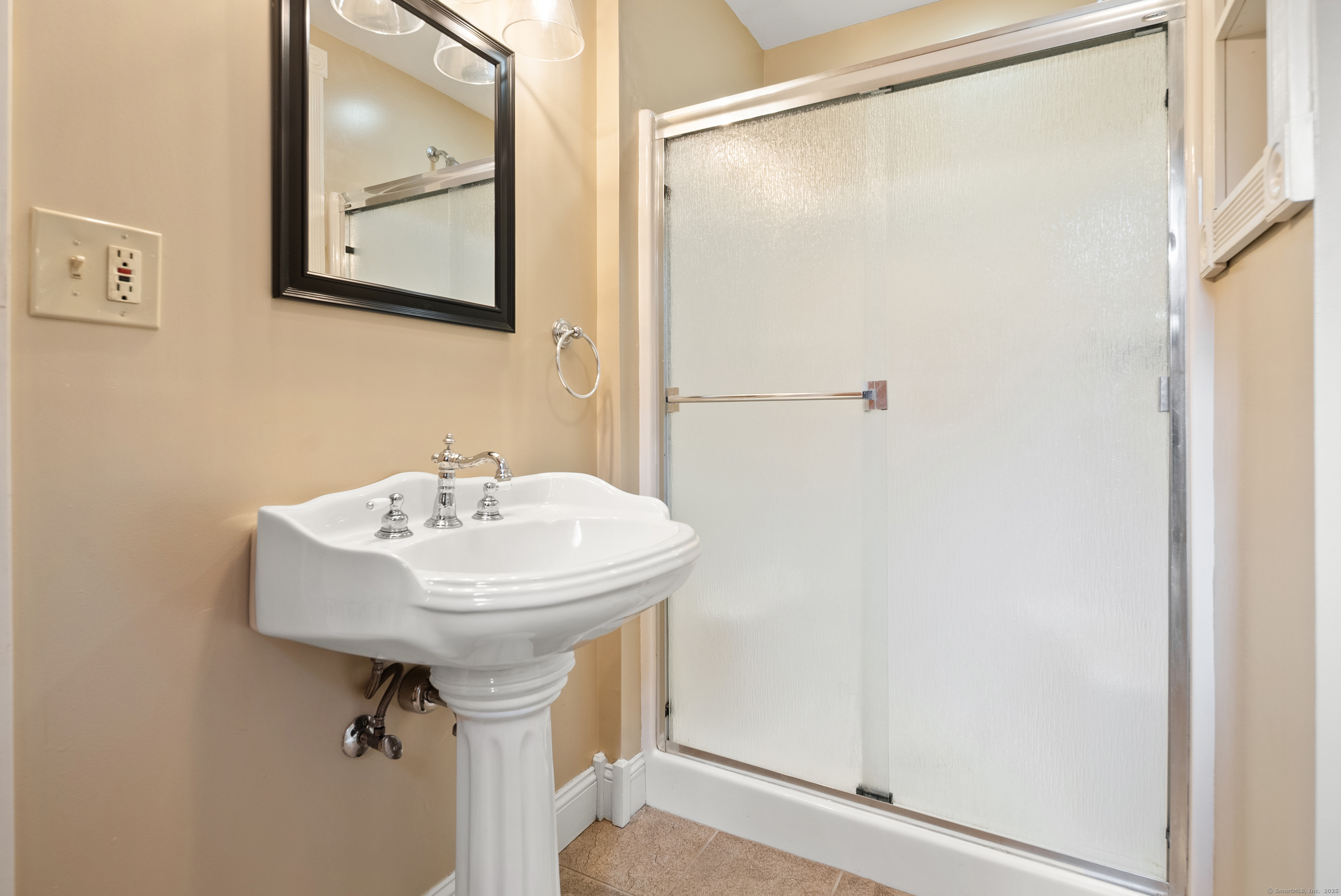 Somers, Connecticut, 06071, United States, 4 Bedrooms Bedrooms, ,4 BathroomsBathrooms,Residential,For Sale,1927442