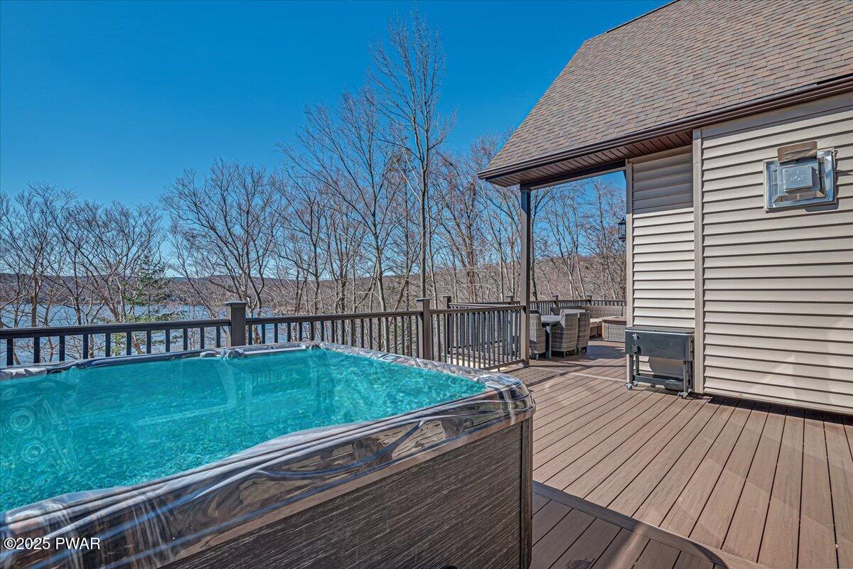 Lake Ariel, Pennsylvania, 18436, United States, 6 Bedrooms Bedrooms, ,4 BathroomsBathrooms,Residential,For Sale,2005698