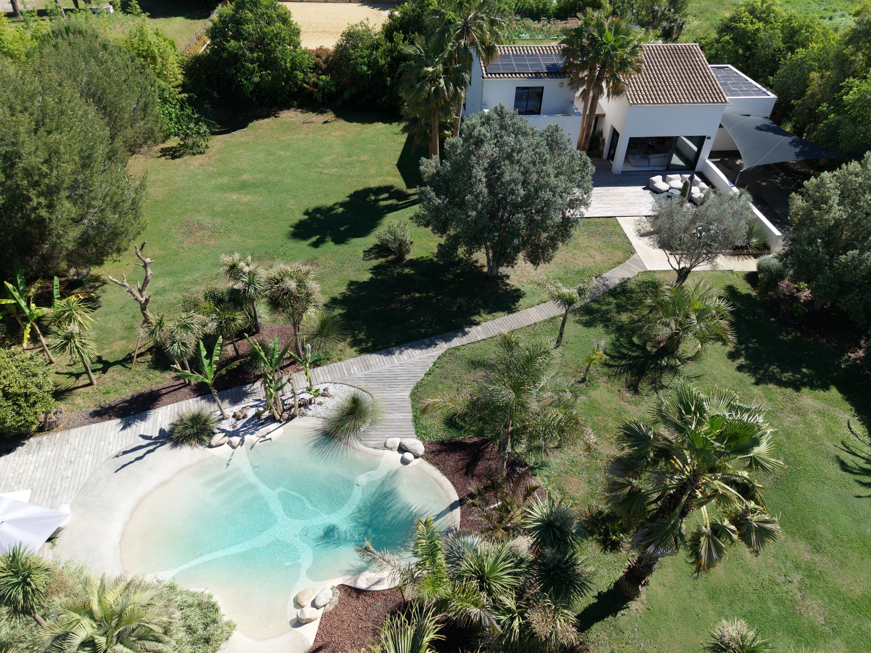  Contemporary villa with landscaped grounds and lagoon-style pool – Lattes - 物件實景