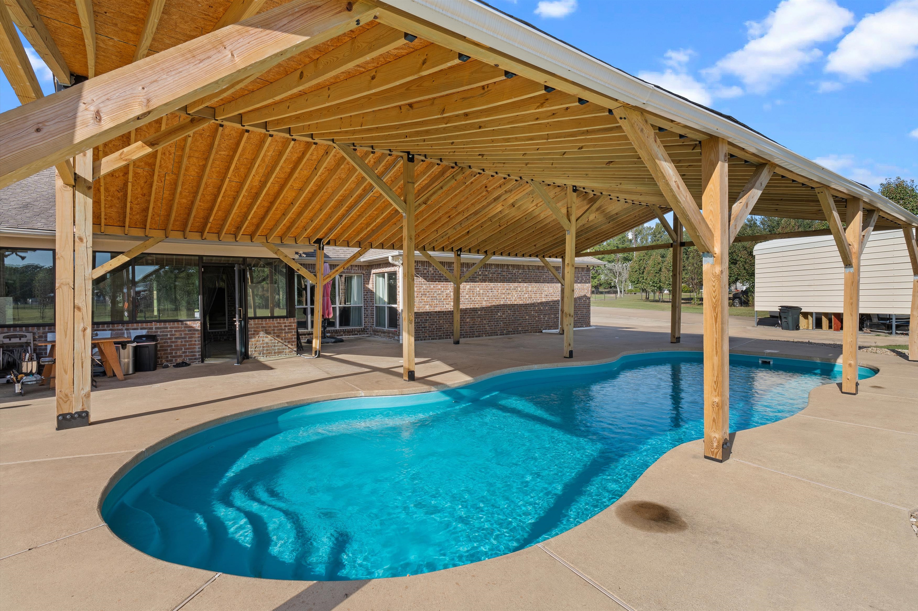 Henderson, Texas, 75654, United States, 5 Bedrooms Bedrooms, ,3 BathroomsBathrooms,Residential,For Sale,1983255