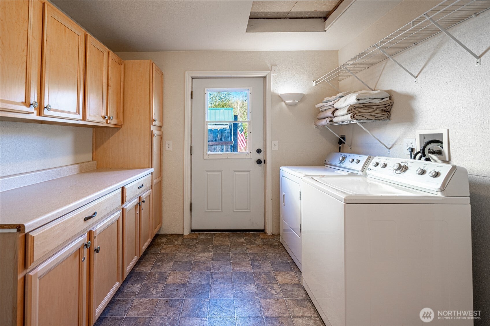 Manson, Washington, 98831, United States, 3 Bedrooms Bedrooms, ,2 BathroomsBathrooms,Residential,For Sale,1992965