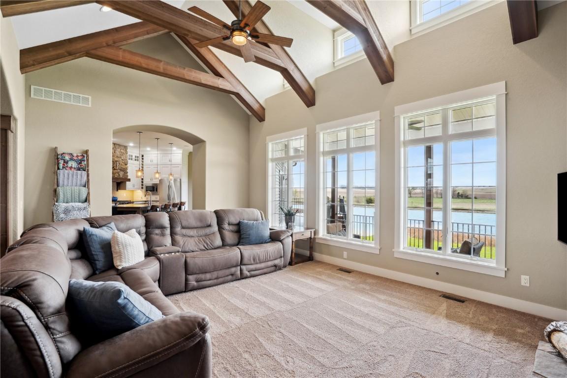 Vinton, Iowa, 52349, United States, 5 Bedrooms Bedrooms, ,6 BathroomsBathrooms,Residential,For Sale,1980405