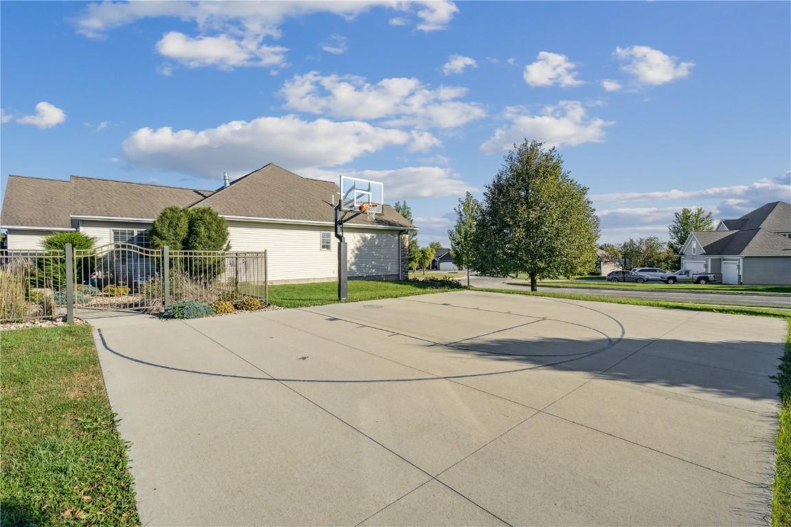 Vinton, Iowa, 52349, United States, 5 Bedrooms Bedrooms, ,3 BathroomsBathrooms,Residential,For Sale,1979270