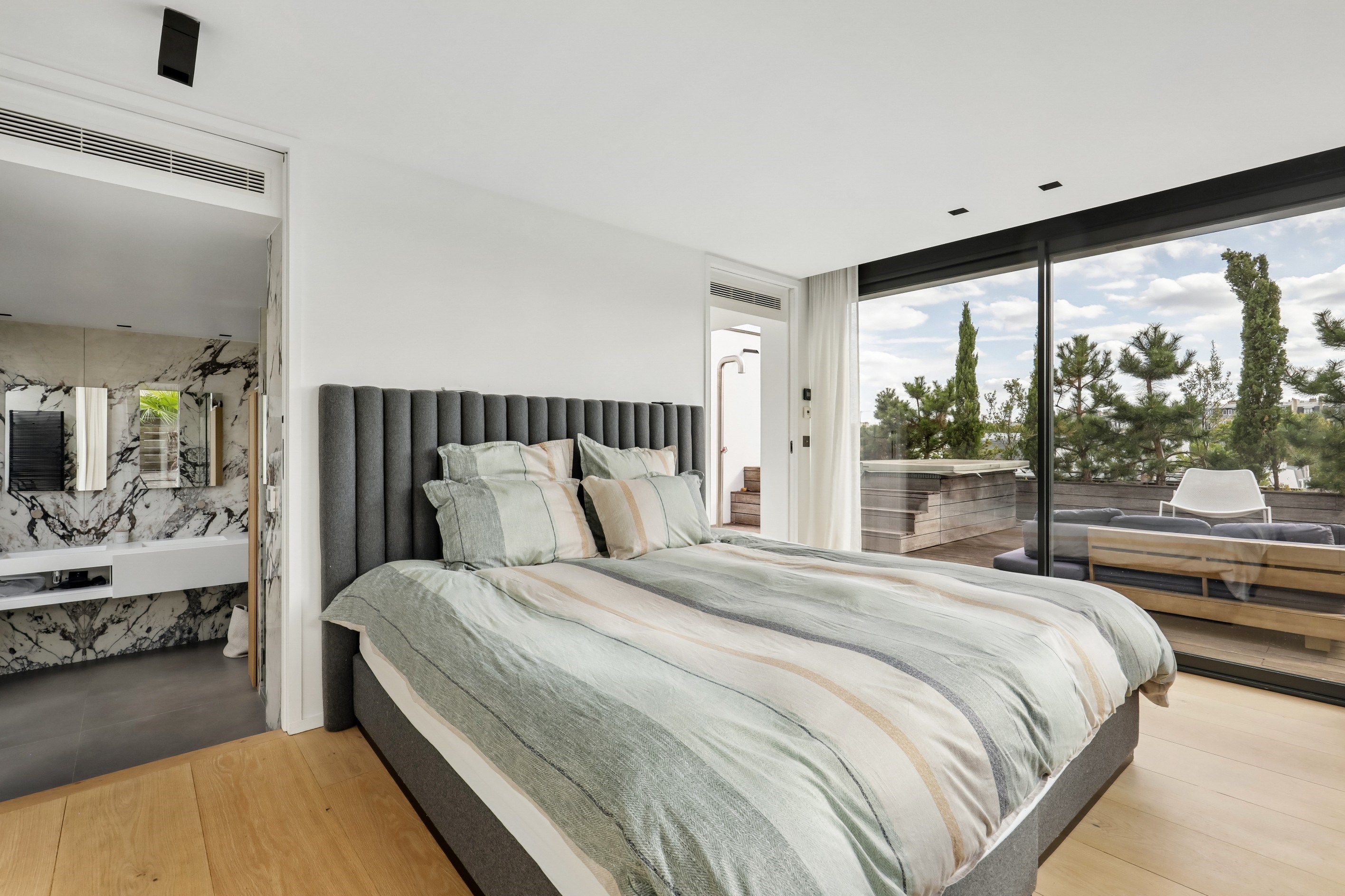  Perronet  Top-Floor Duplex with Terraces - 物件實景