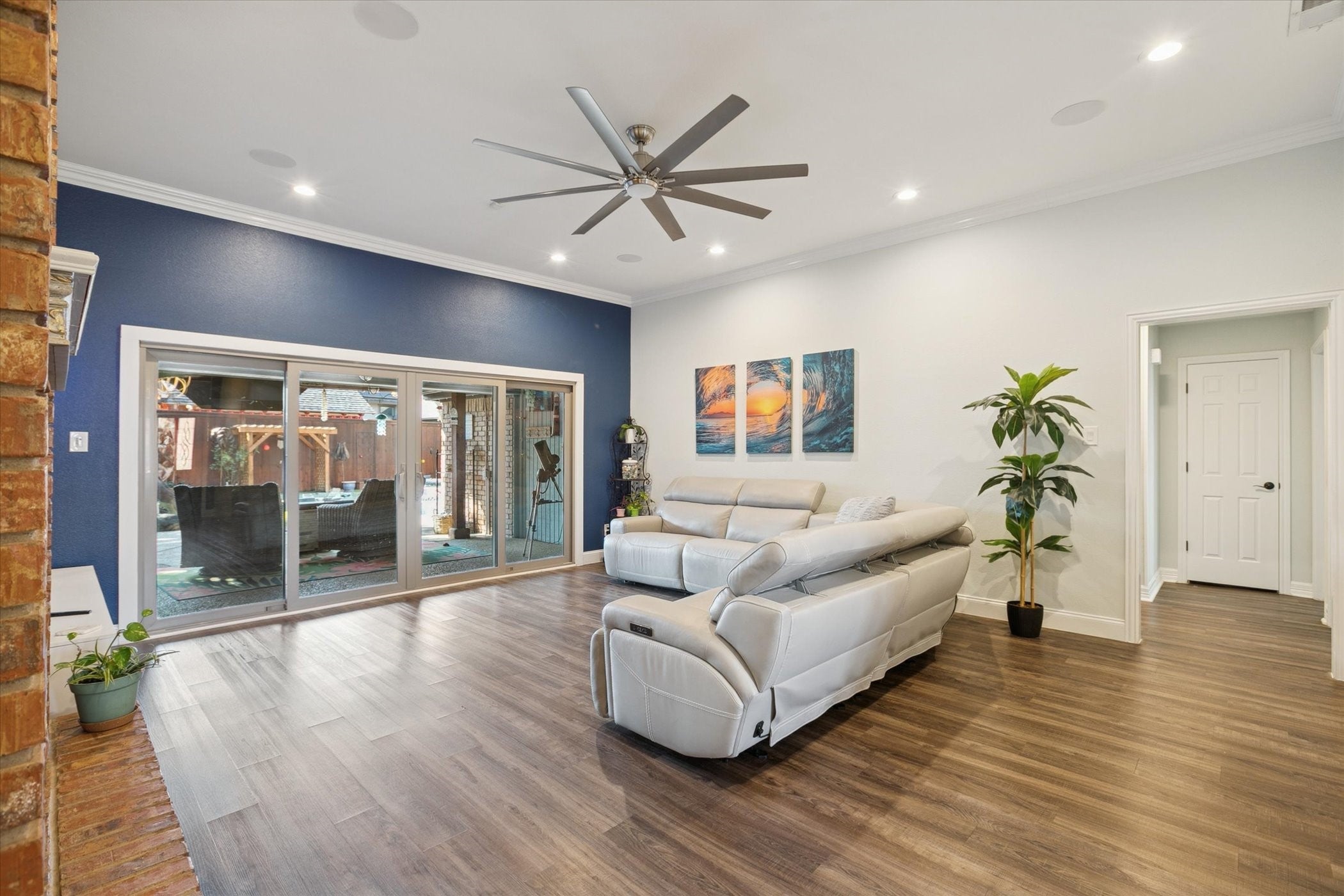 Hurst, Texas, 76054, United States, 3 Bedrooms Bedrooms, ,2 BathroomsBathrooms,Residential,For Sale,2005919