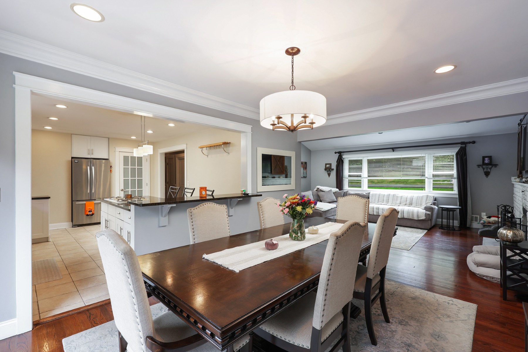  Inviting Ranch Home Offers Exceptional Indoor-Outdoor Entertainment Spaces - 物件實景