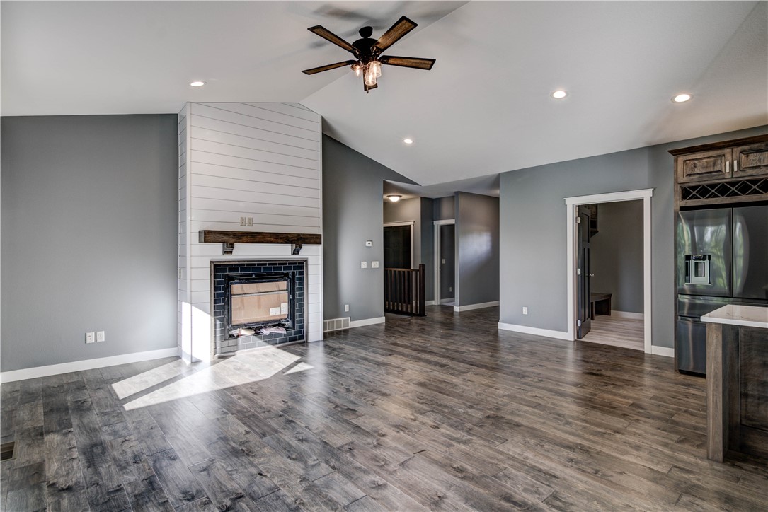 Eau Claire, Wisconsin, 54701, United States, 3 Bedrooms Bedrooms, ,2 BathroomsBathrooms,Residential,For Sale,1915166